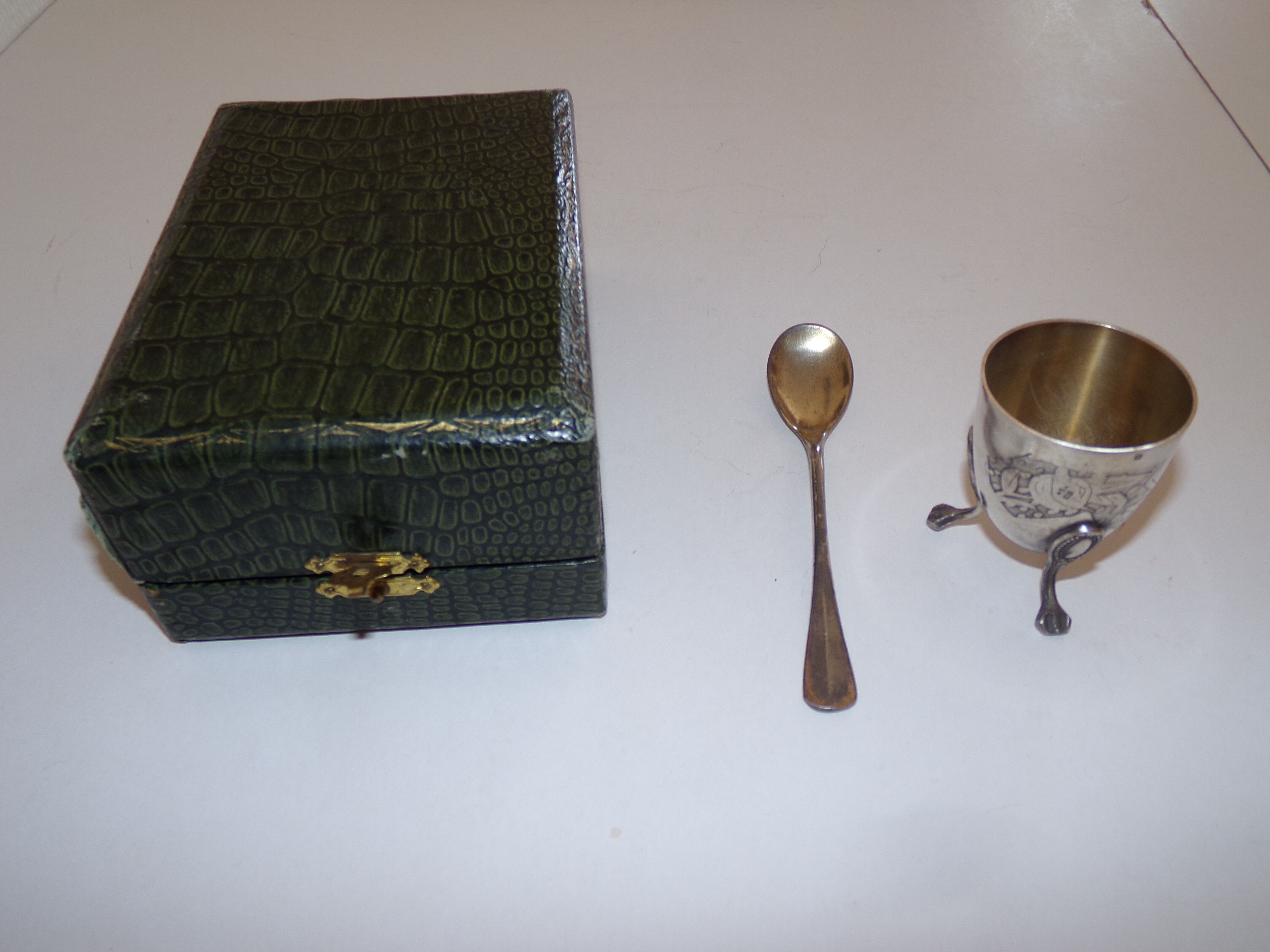 Egg cup to 3 feet