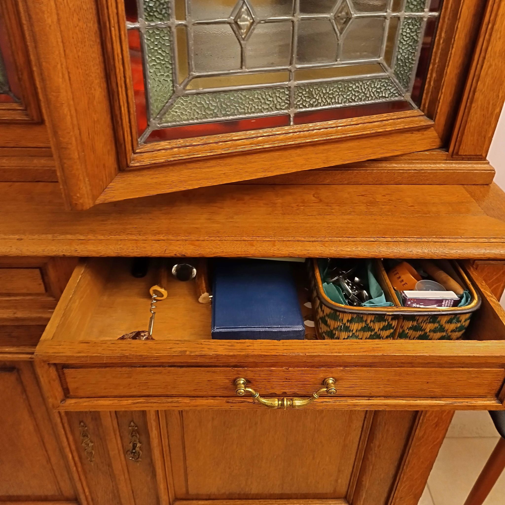 Louis XIII buffet, solid oak, 19th century.