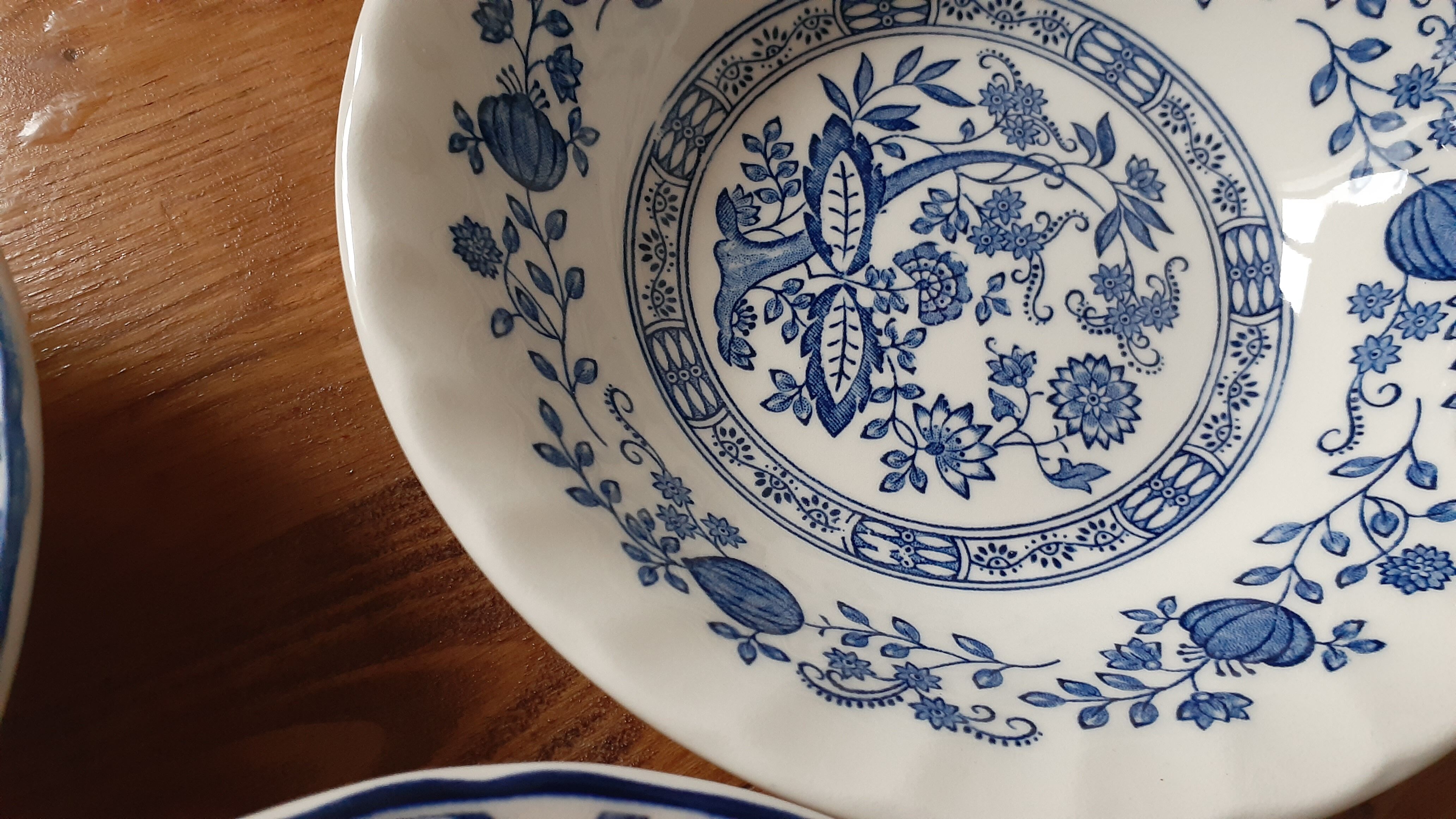 3 bowls and 5 blue plates