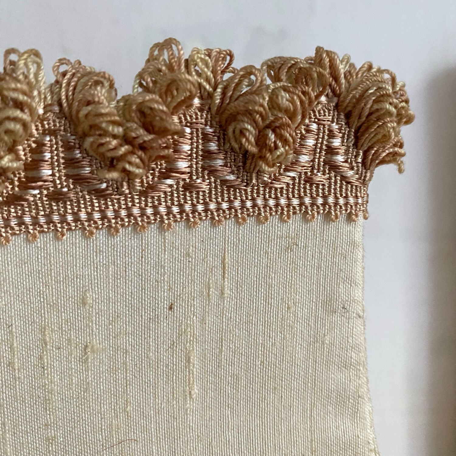 Retro lamp with pagoda lampshade