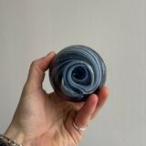 Vase soliflore en verre bleu marbré