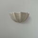 Applique vintage coquillage porcelaine, beige moucheté, France 1960