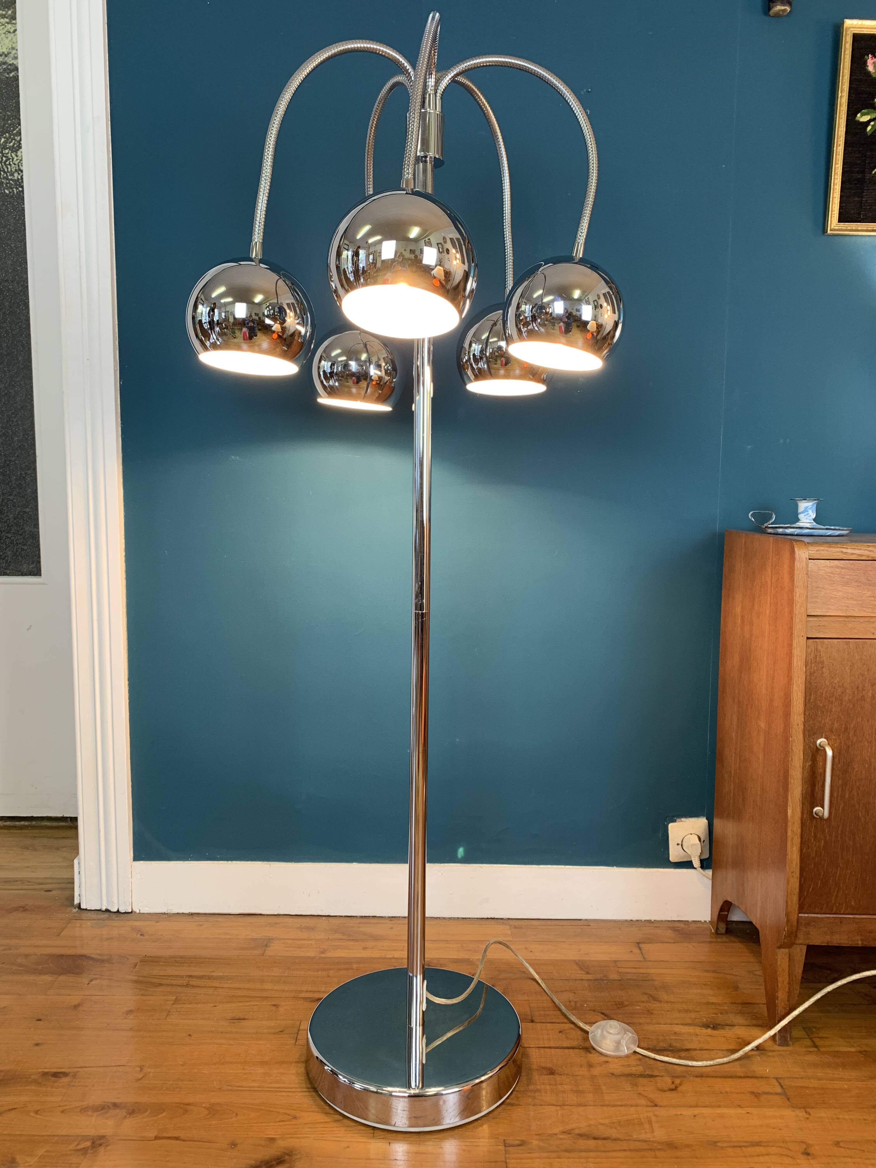 Eyeball floor lamp with 5 articulated lights