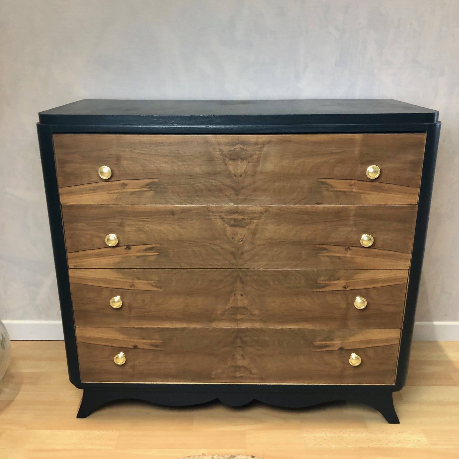 Vintage chest of drawers