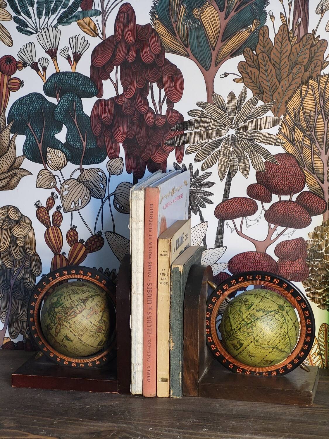 World map bookend