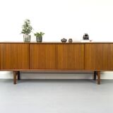Buffet danois en teck par Henning Kjaernulf pour Bruno Hansen, années 1960