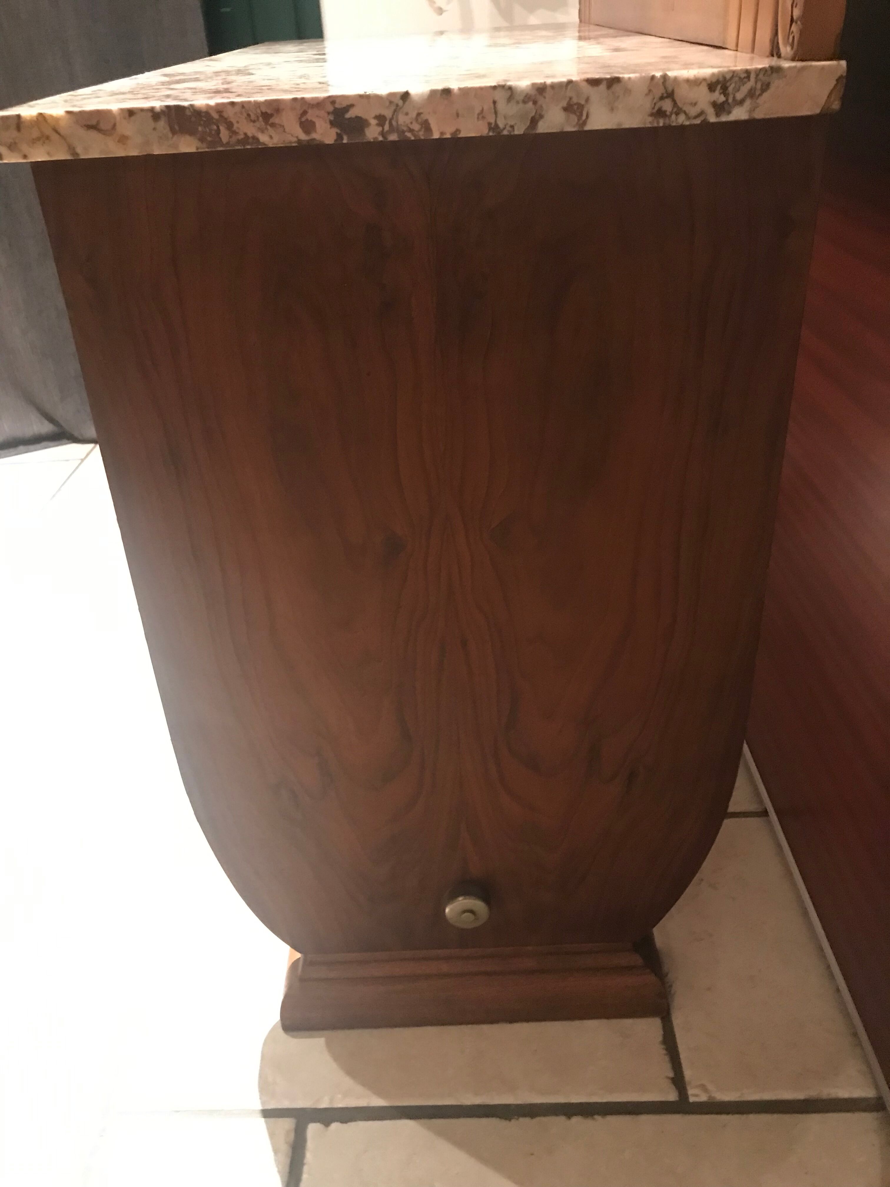 Art Deco era hairdresser