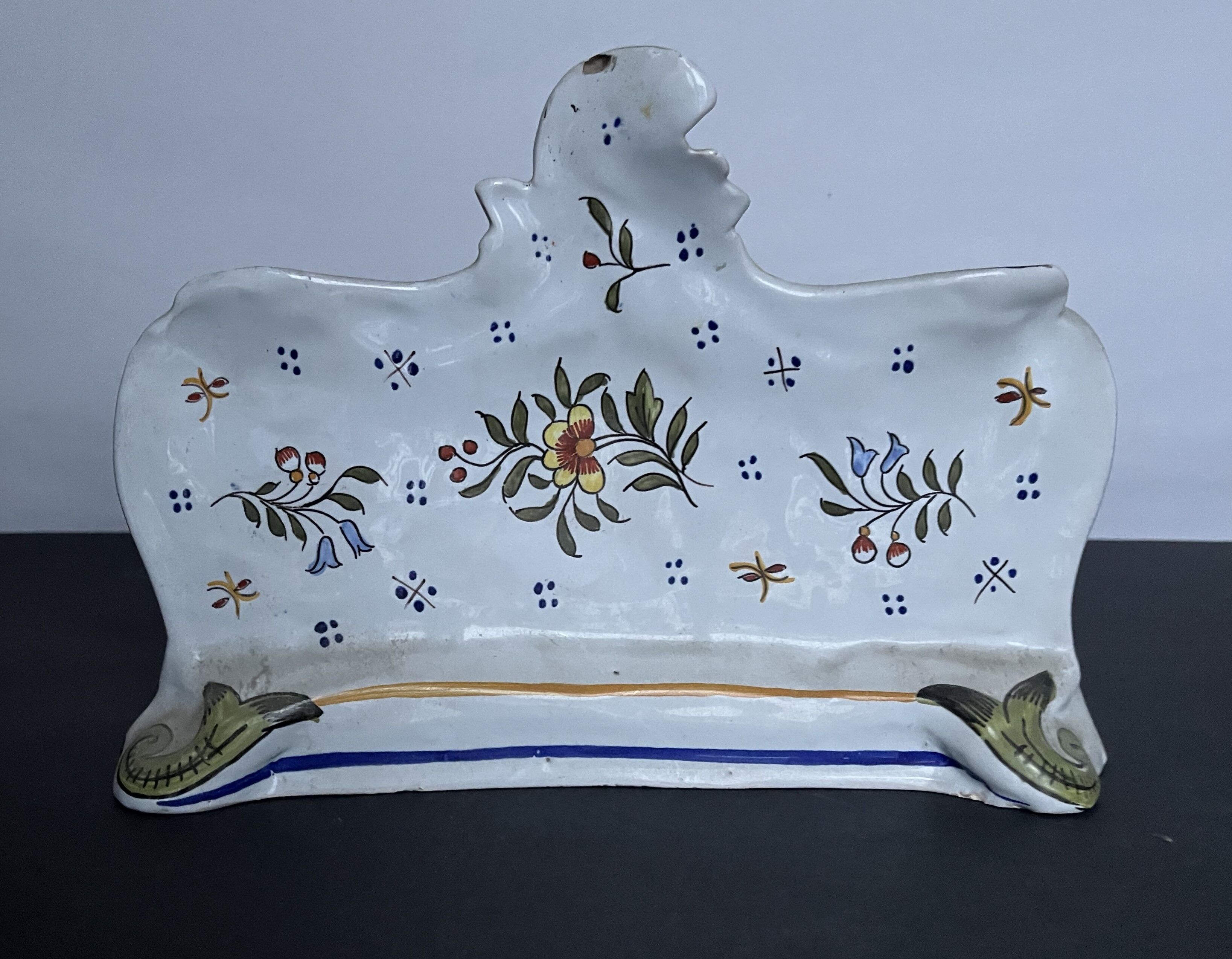 Rouen ceramic mail rack
