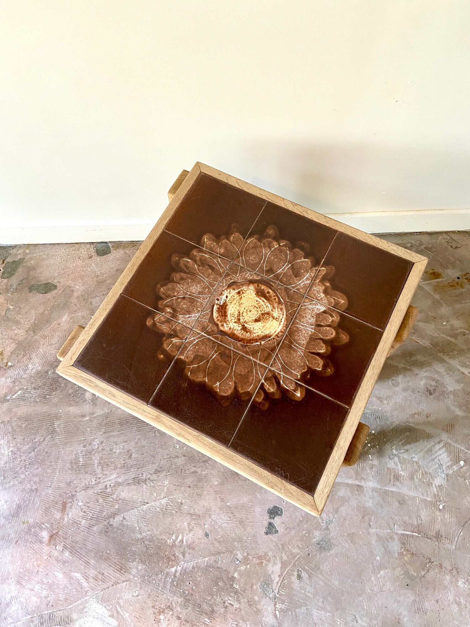 Table basse en bois clair et céramique émaillée 4 x 49,5 cm
