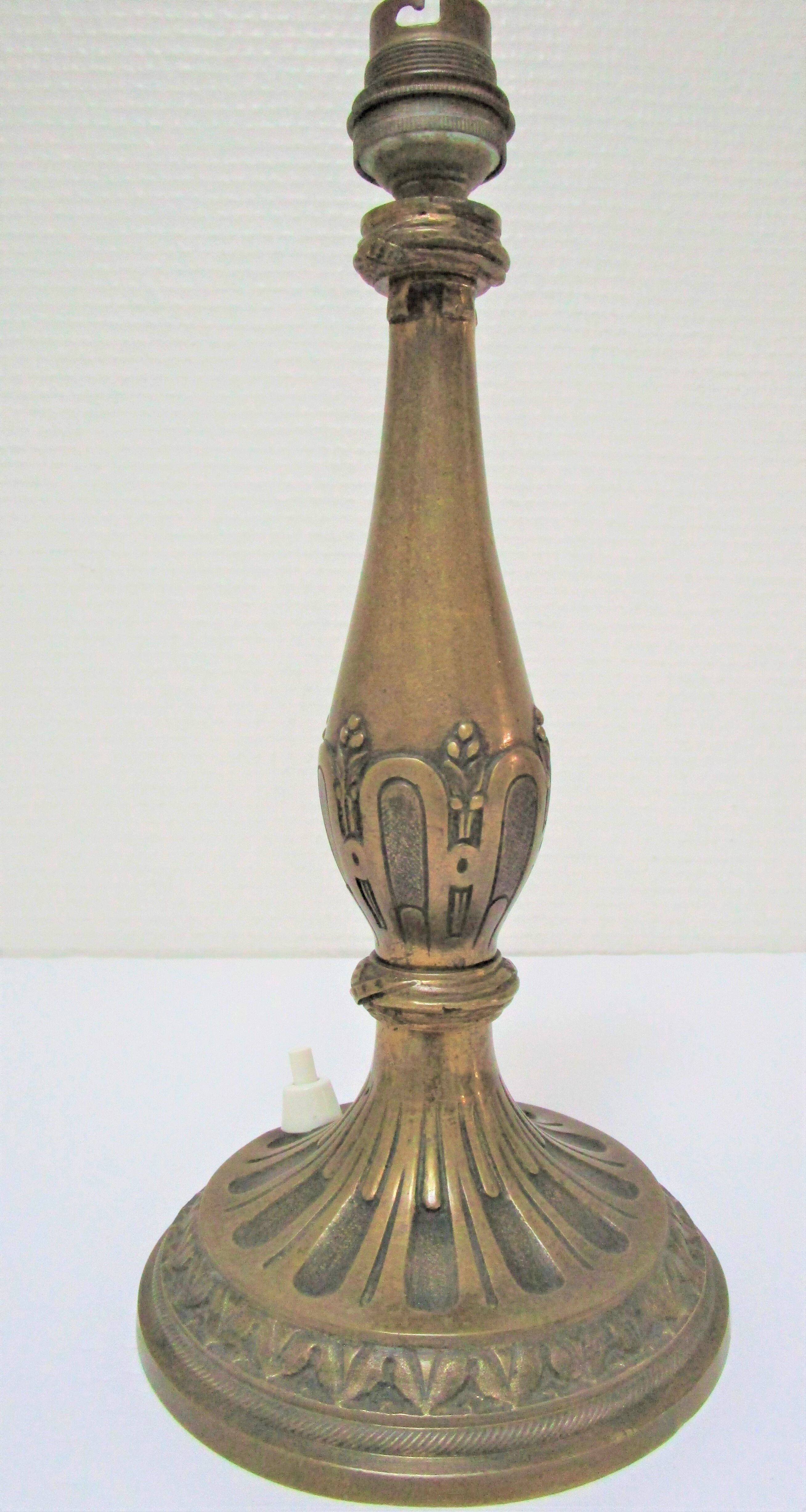 Patinated bronze lamp neo classic vintage style