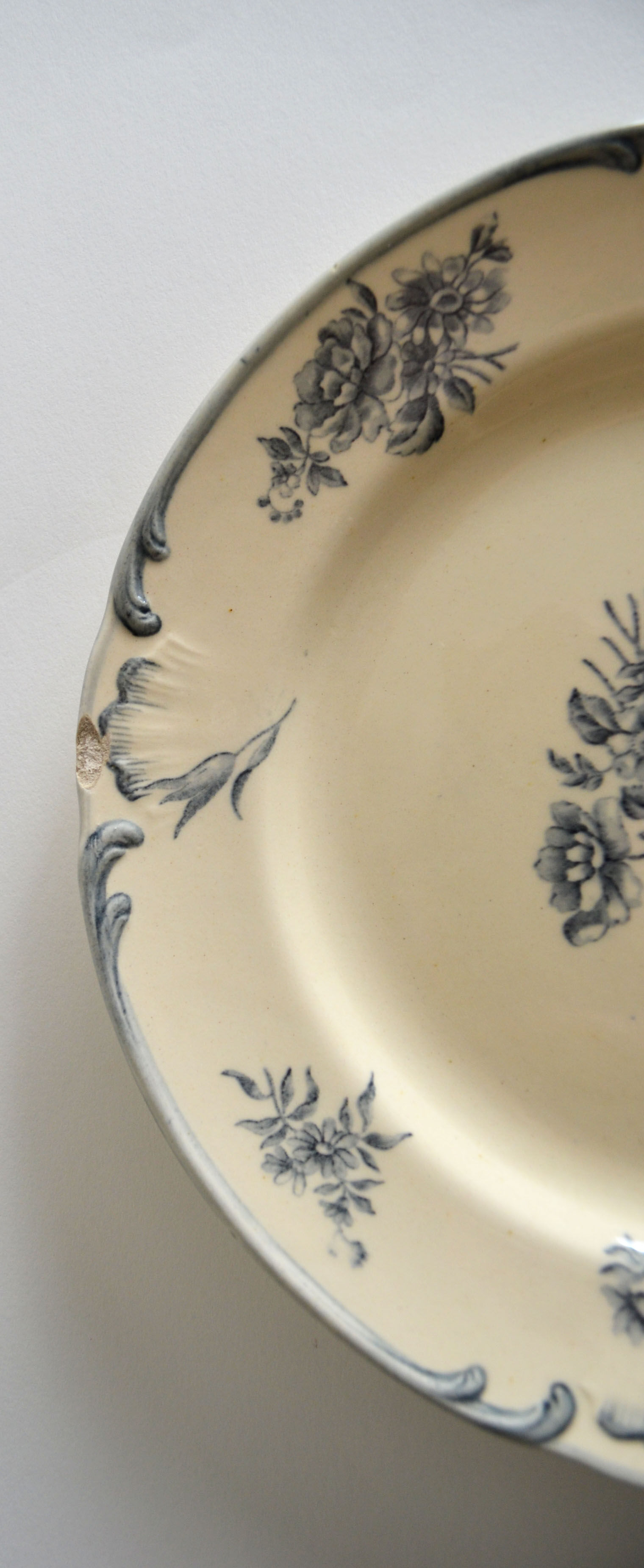 4 mismatched iron earth dessert plates