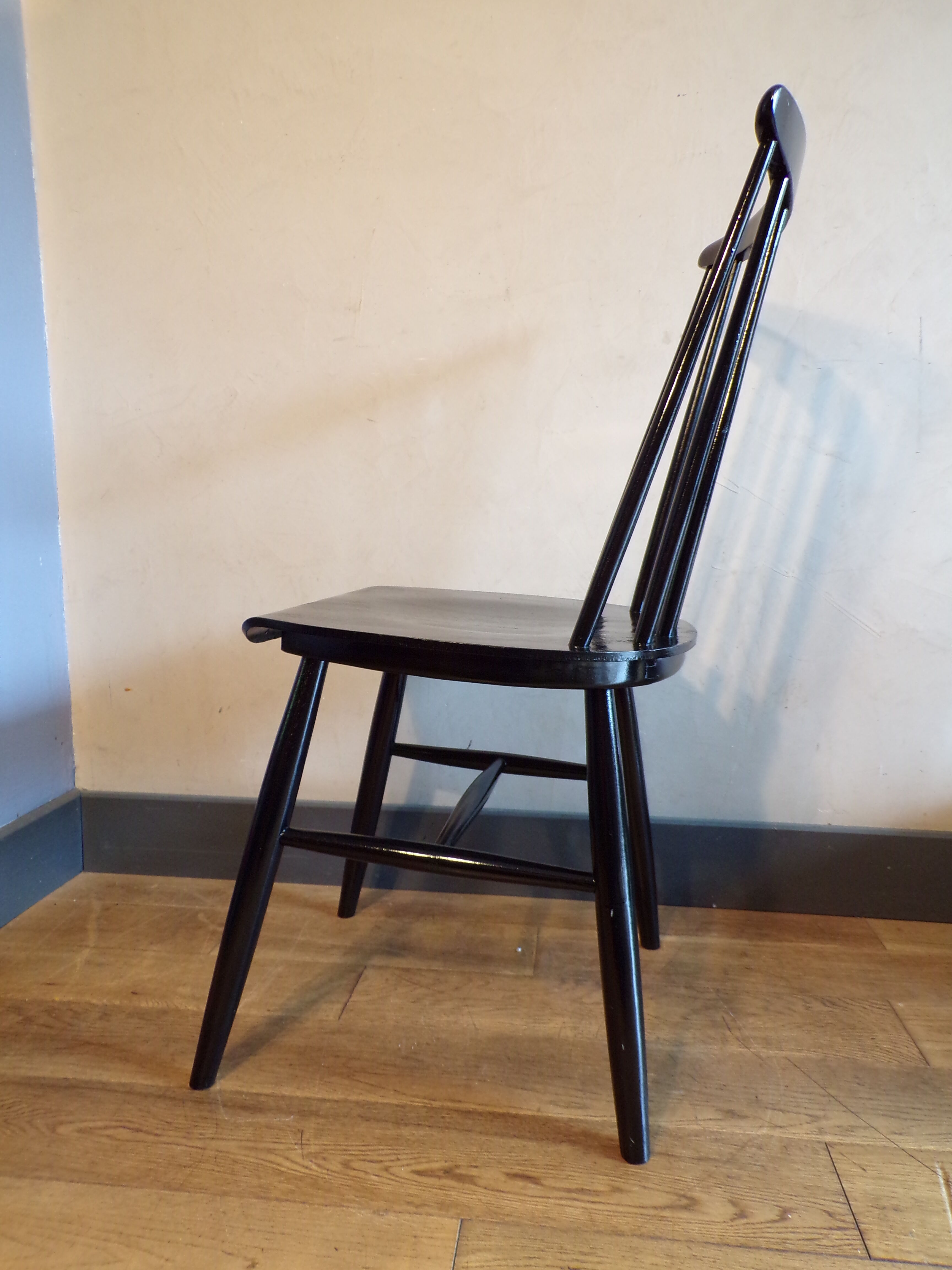 Black chair by Ilmari Tapiovaara