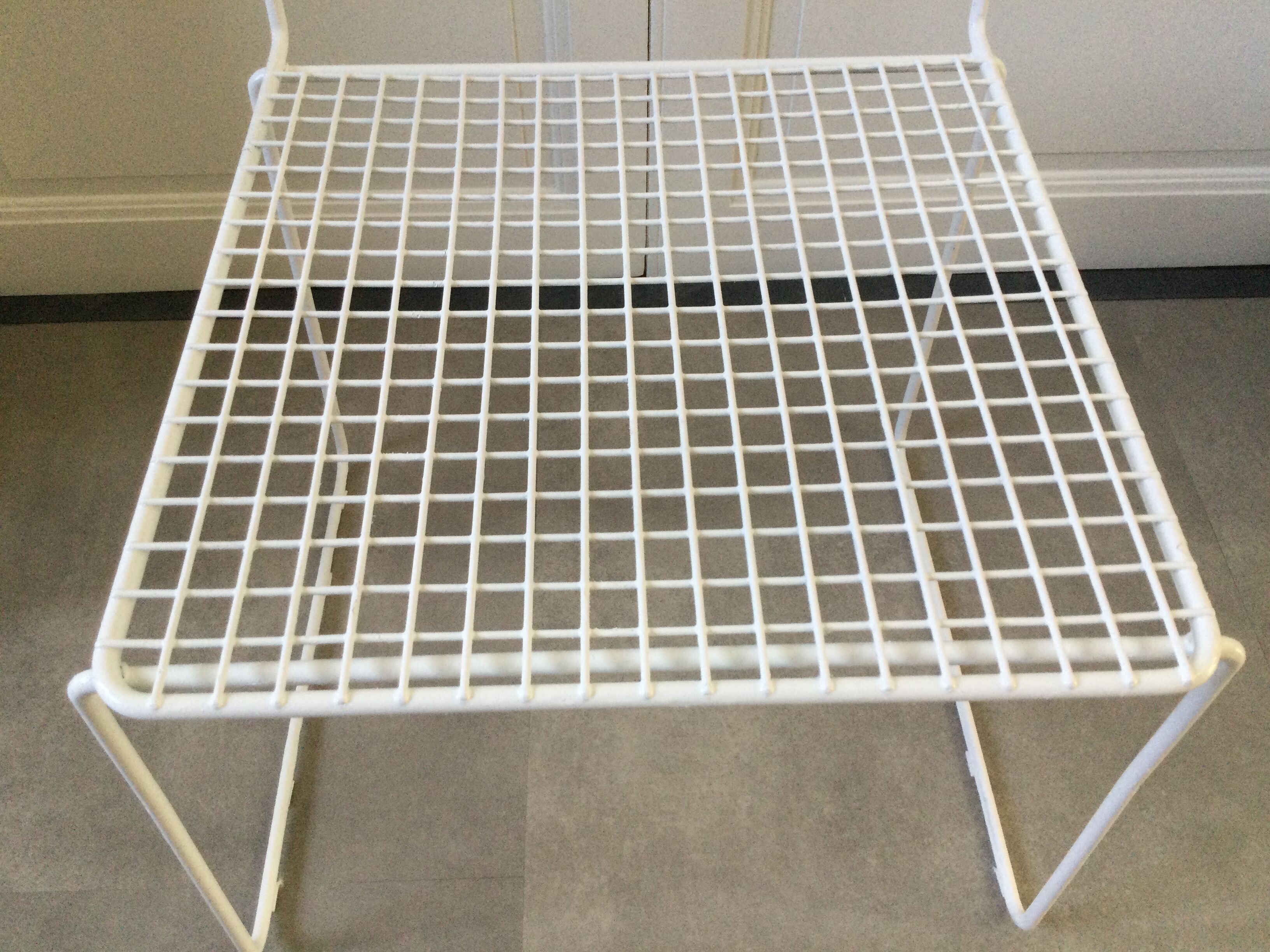 Chaise métal grillagée