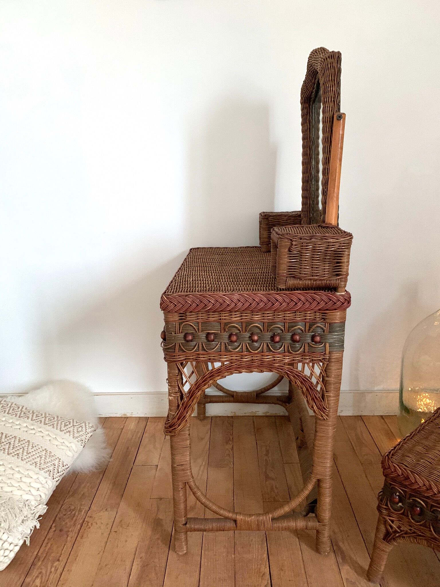 Rattan hairdresser and its pouf