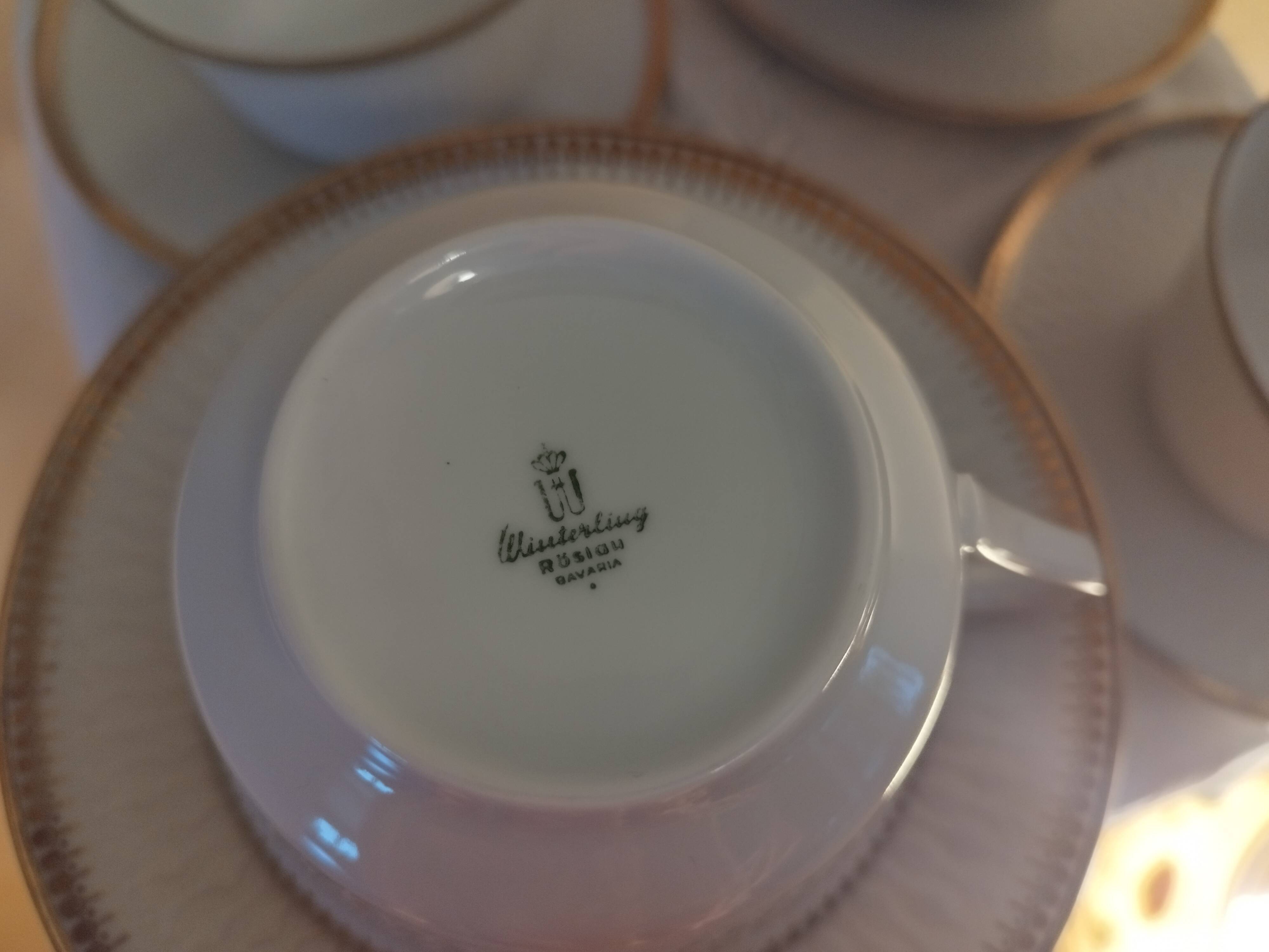Set de 6 tasses à thé blanches et or