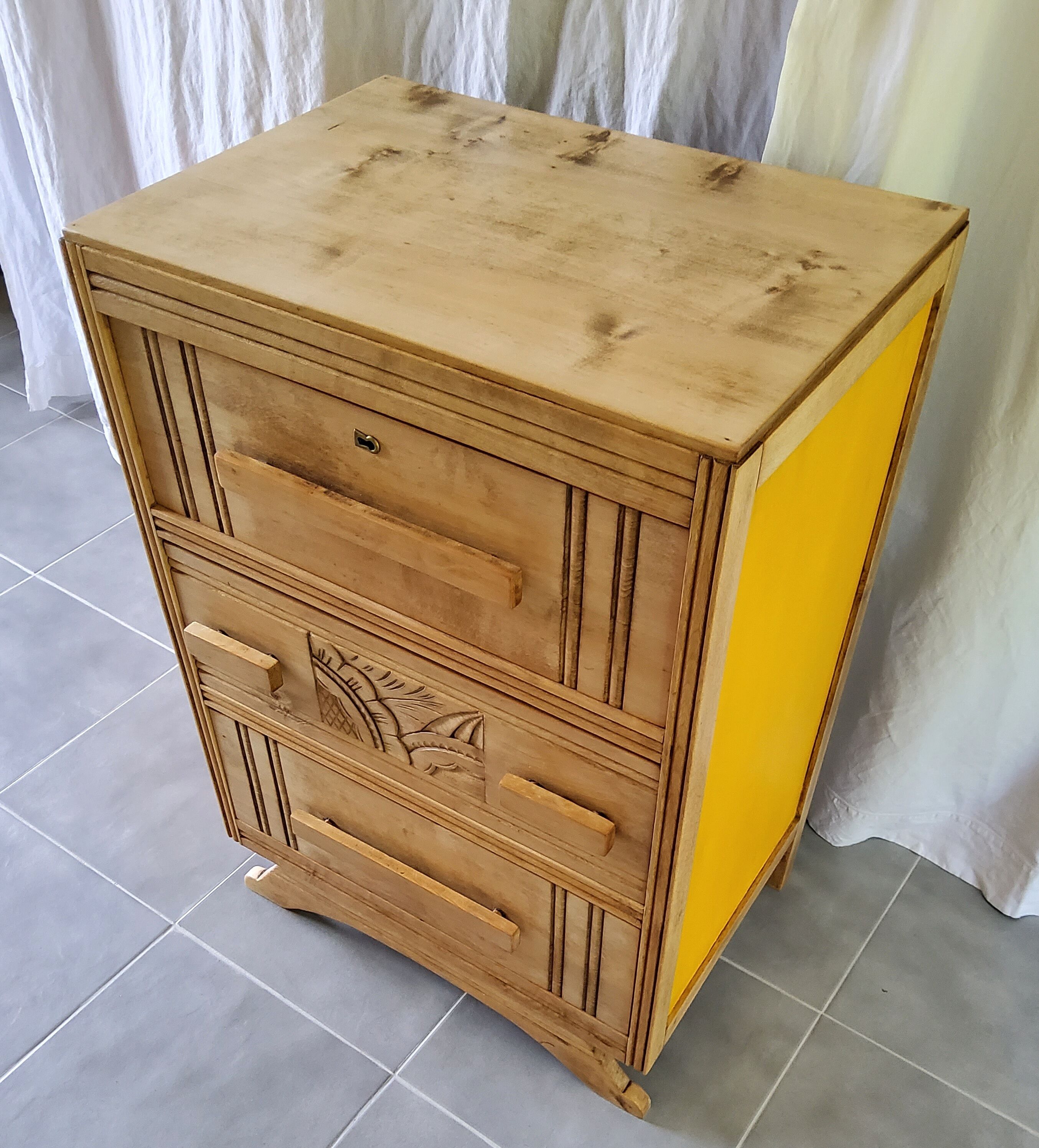 Art deco chest of drawers