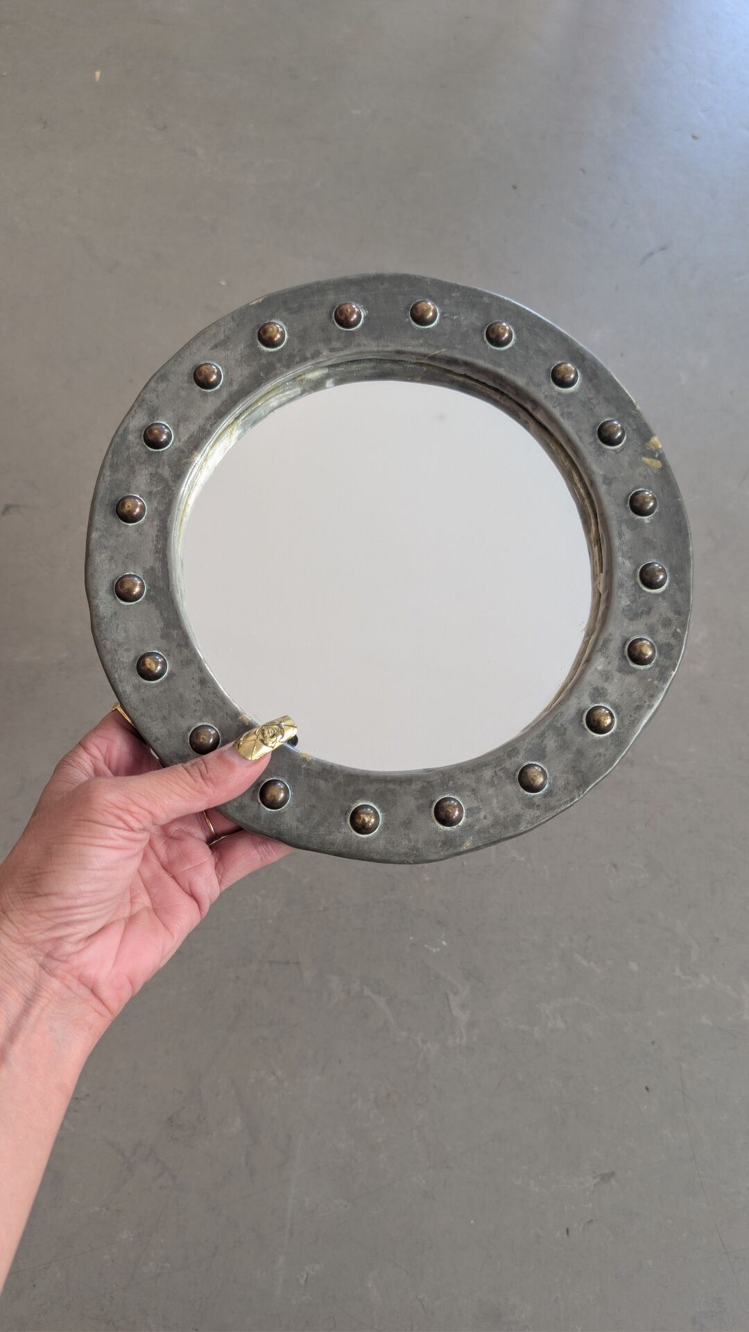 Miroir brutaliste métal repoussé