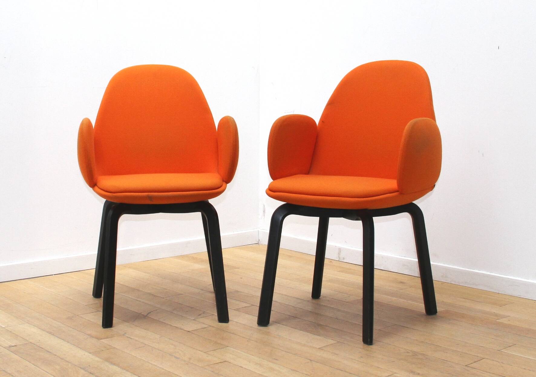 Pair of JH30 armchairs, Fritz Hansen