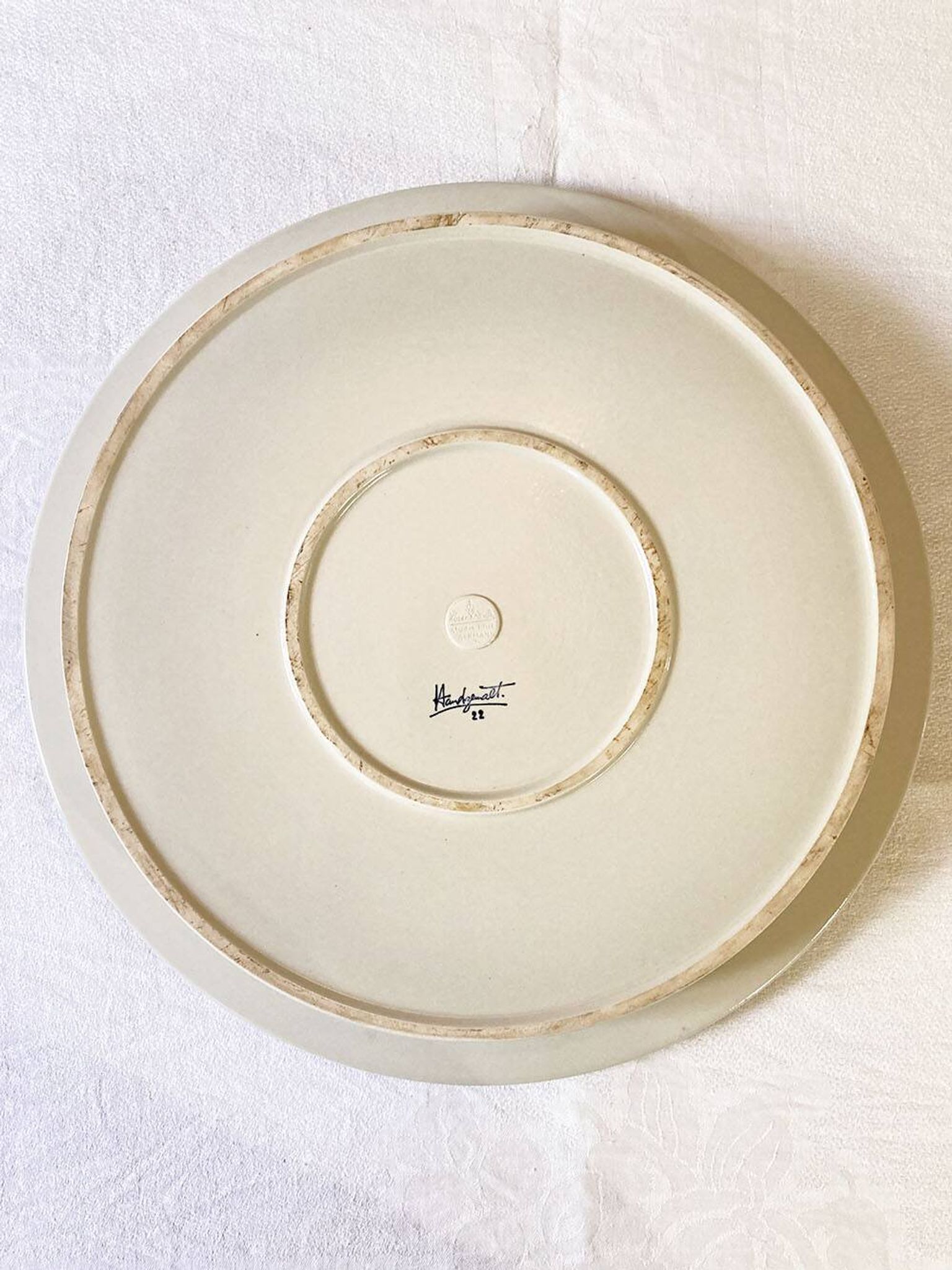Large porcelain dish, Siena model, by Bjorn Wiinblad for Rosenthal, Germany
