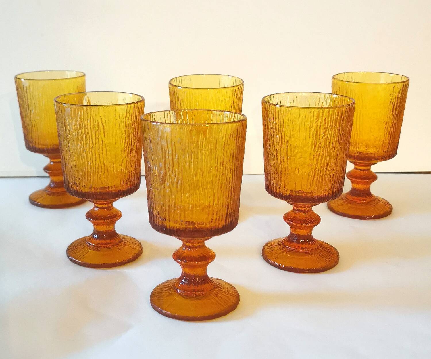 6 verres à pied en verre ambré, Codec années 70