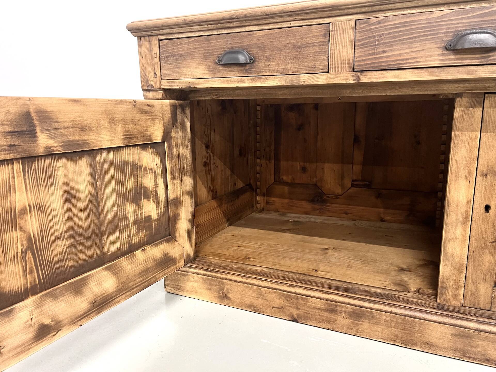 Comptoir de commerce des années 1900