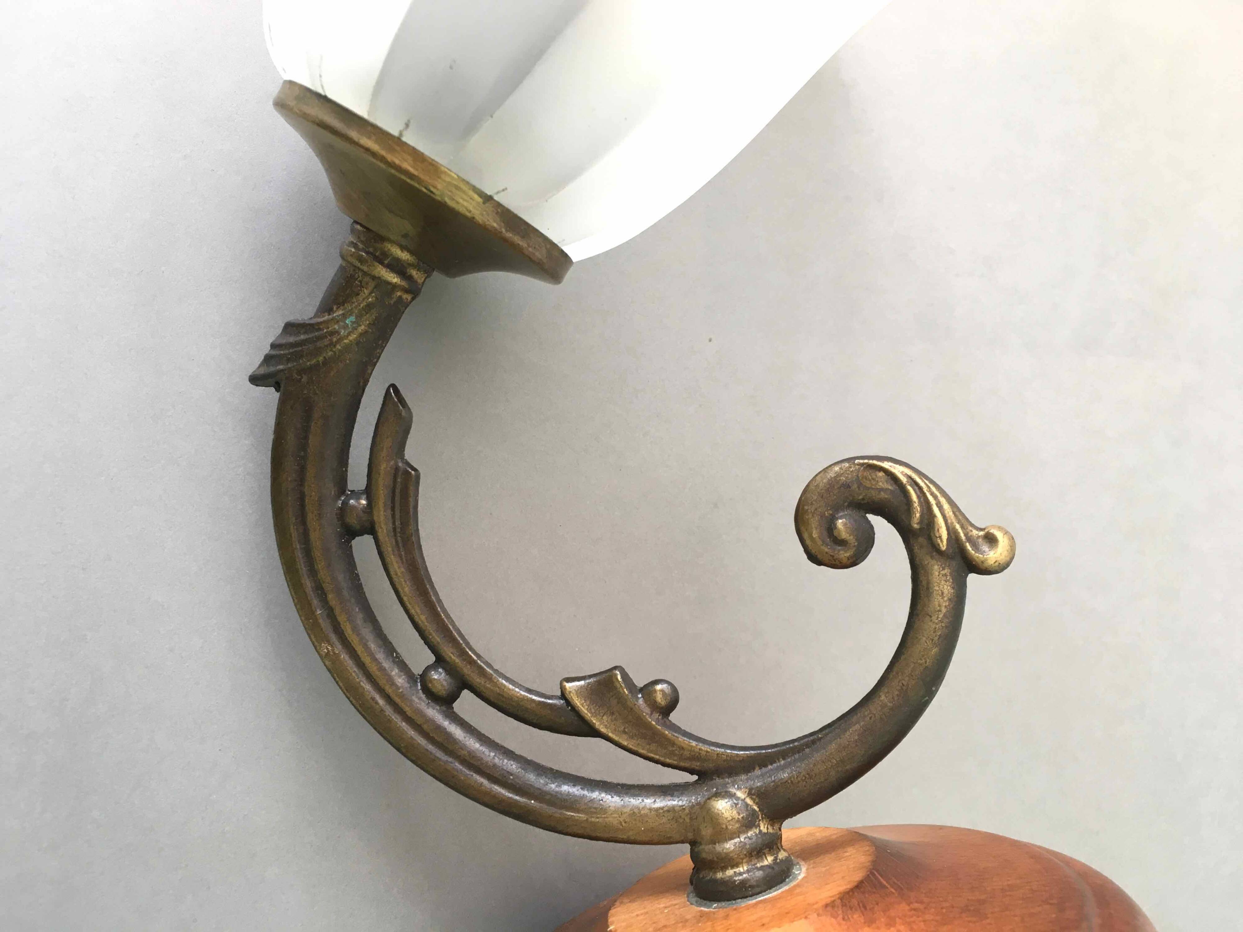 Frosted glass tulip wall light