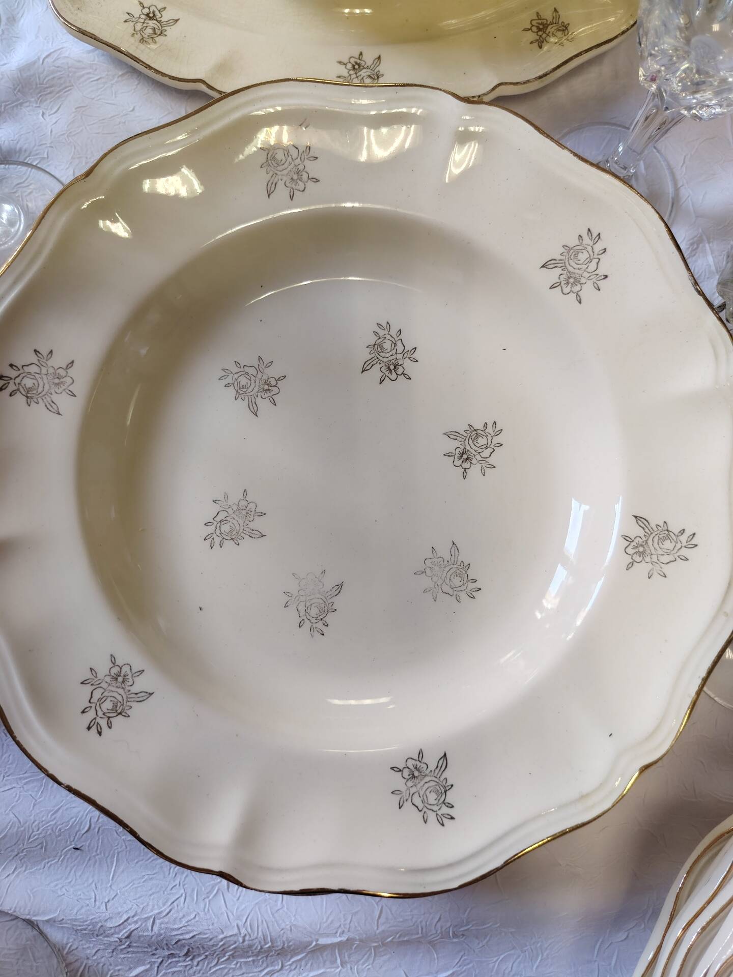 Sarreguemines set of 12 flat plates model Raphaël or flowers of F