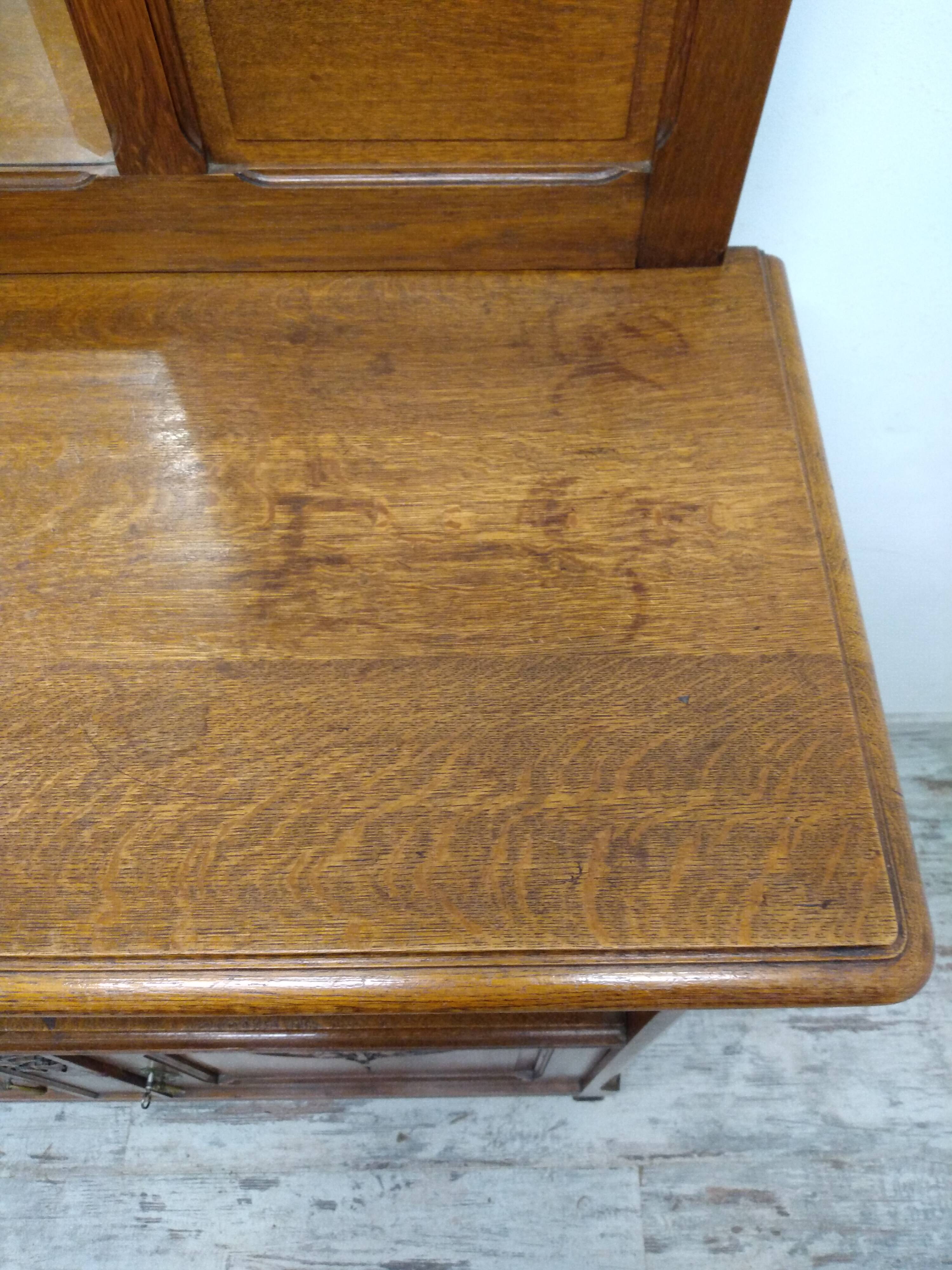 Atypical art deco buffet