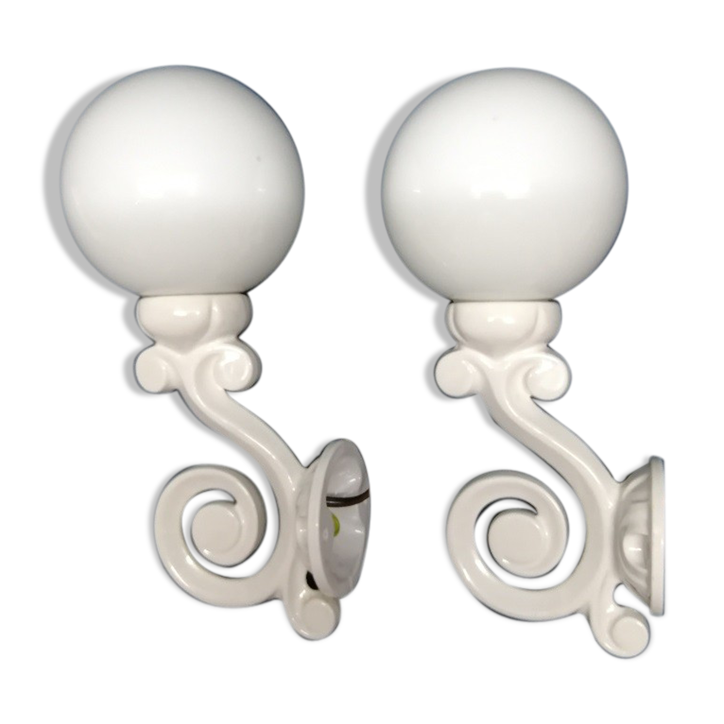 Appliques en fonte émaillées