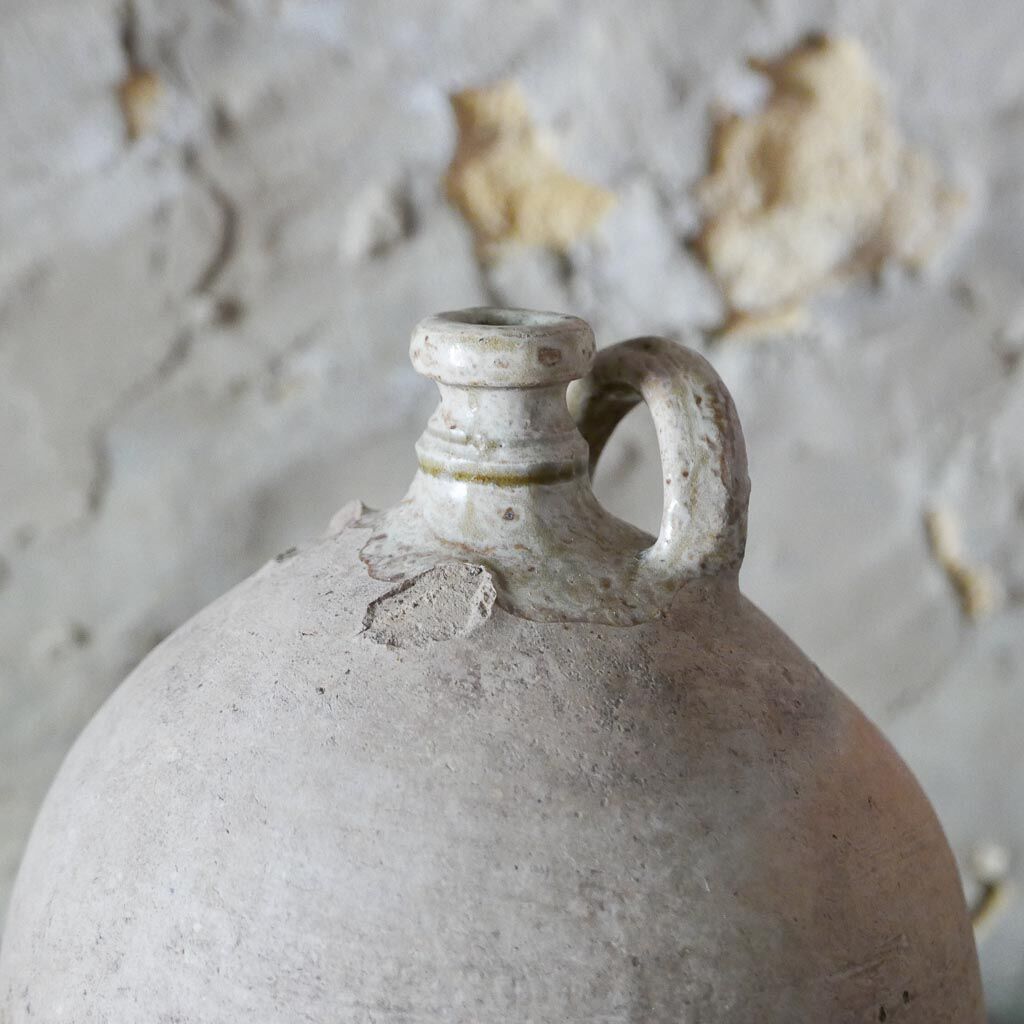 Raw sandstone potiche