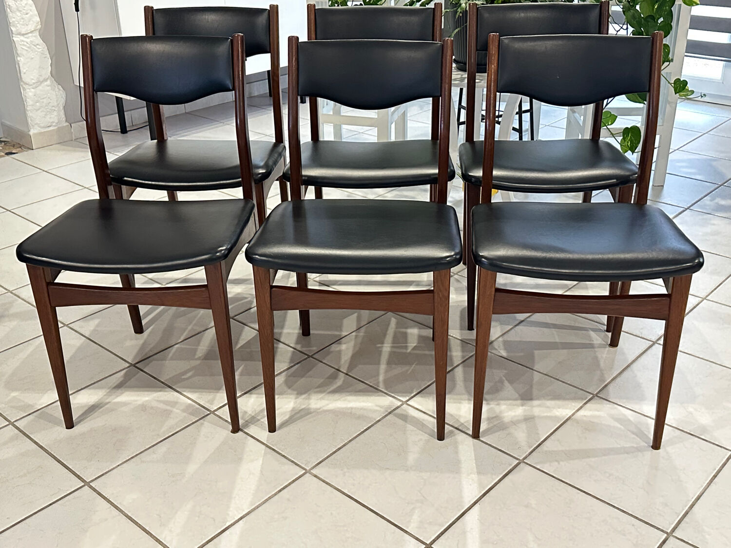 Set of 6 Scandinavian teak chairs, 1970s design.