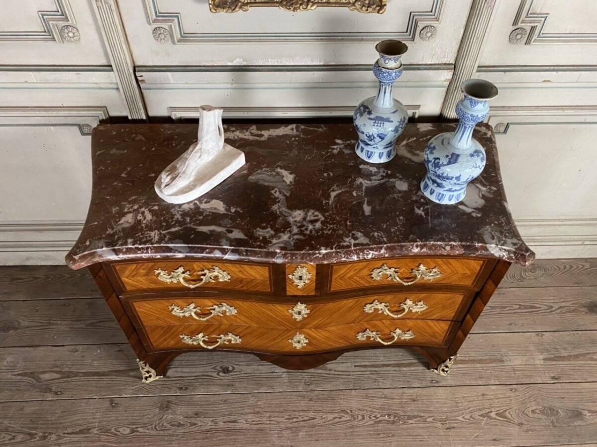 Commode en placage de bois de rose et palissandre, bronze doré, marbre de Rance, Louis XV