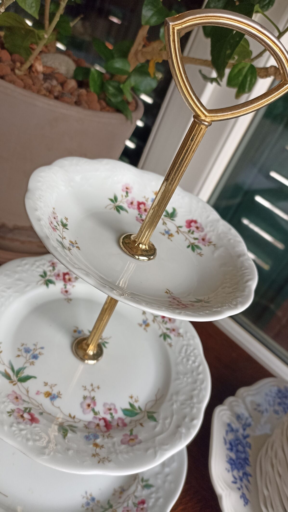 Dumb servant with 3 floors in Berry porcelain by SFP