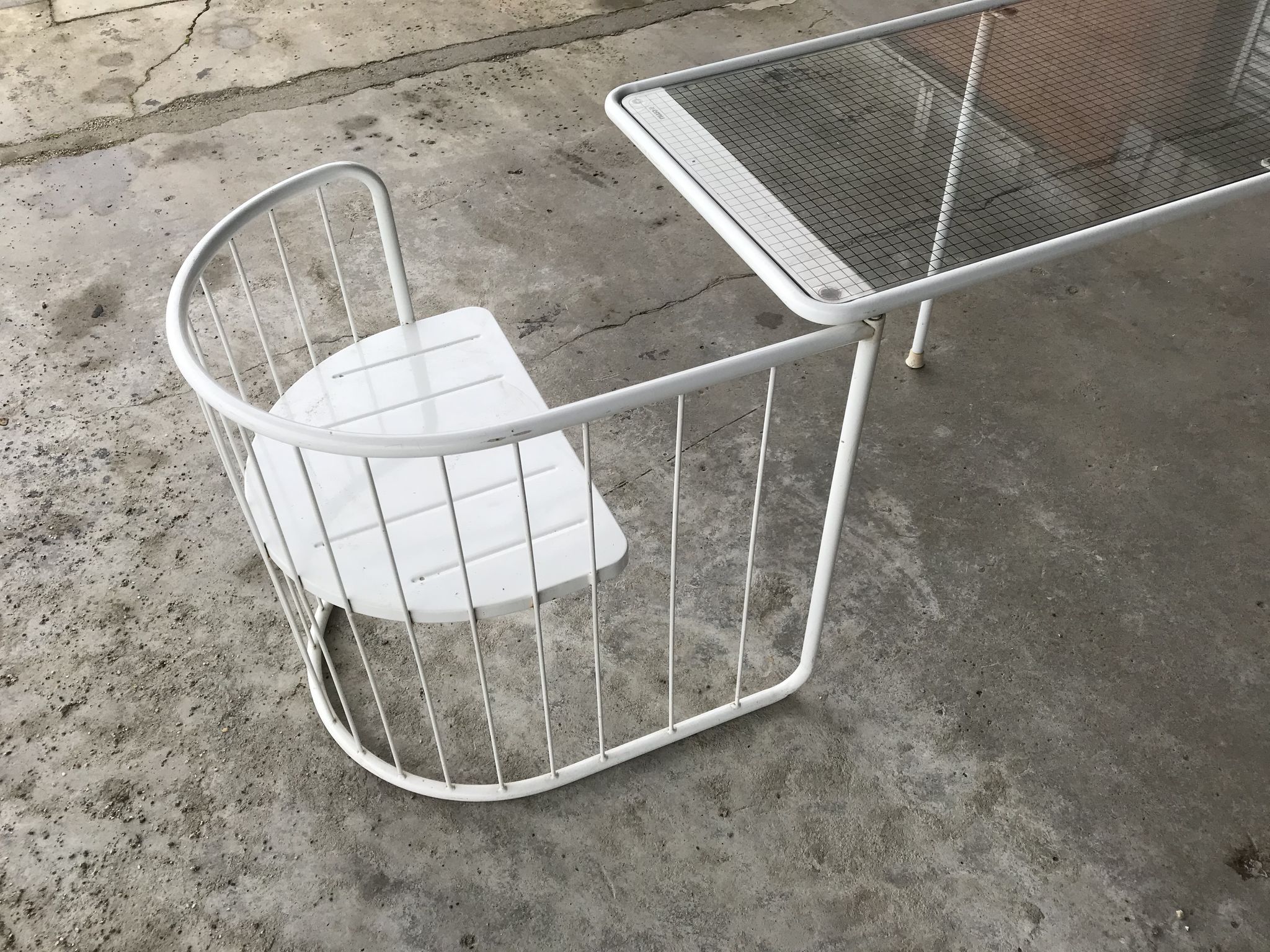 Vintage70's, Emu table in metal and glass, chairs swivelling under the table