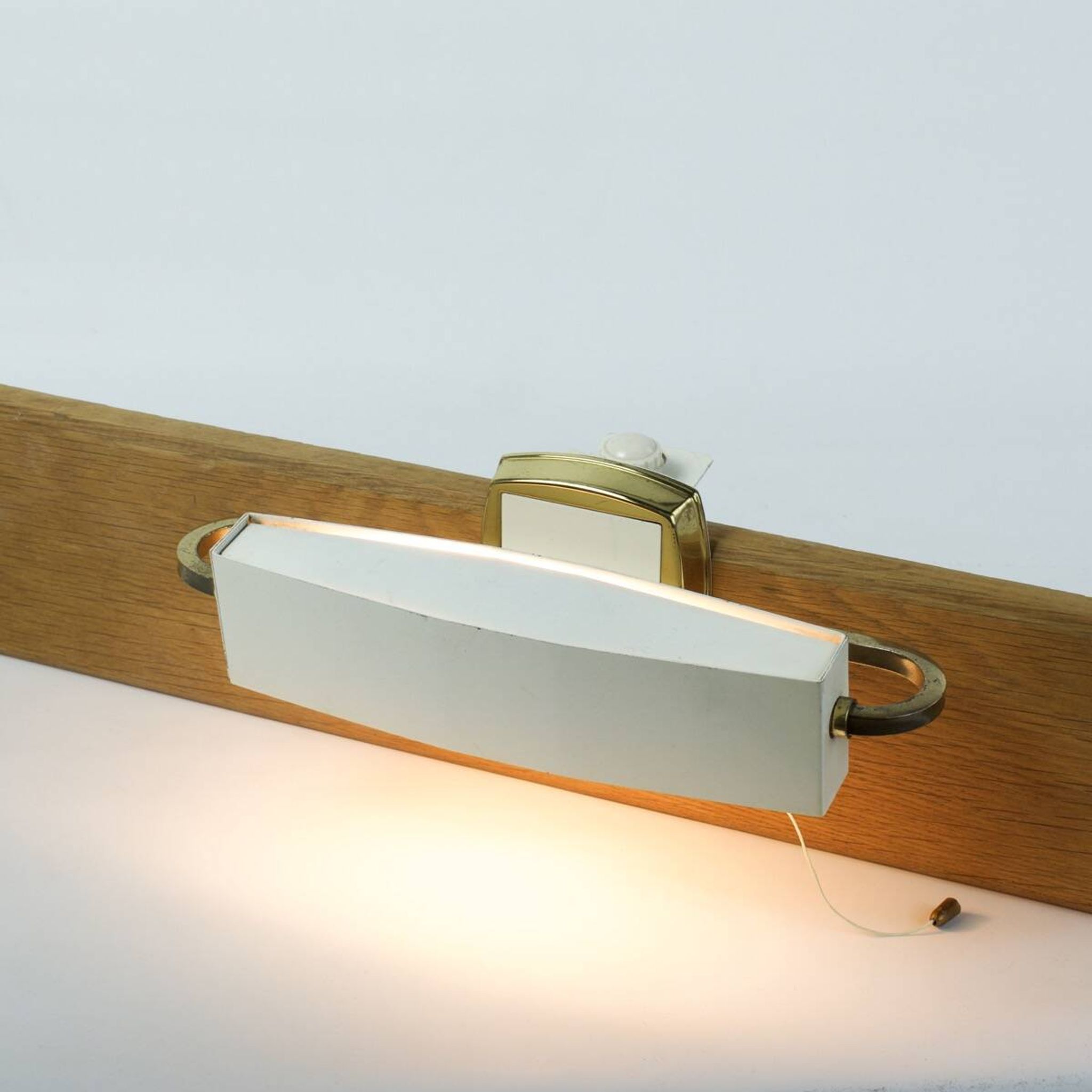 Lampe à pince en laiton, 1950 pour étagère, string