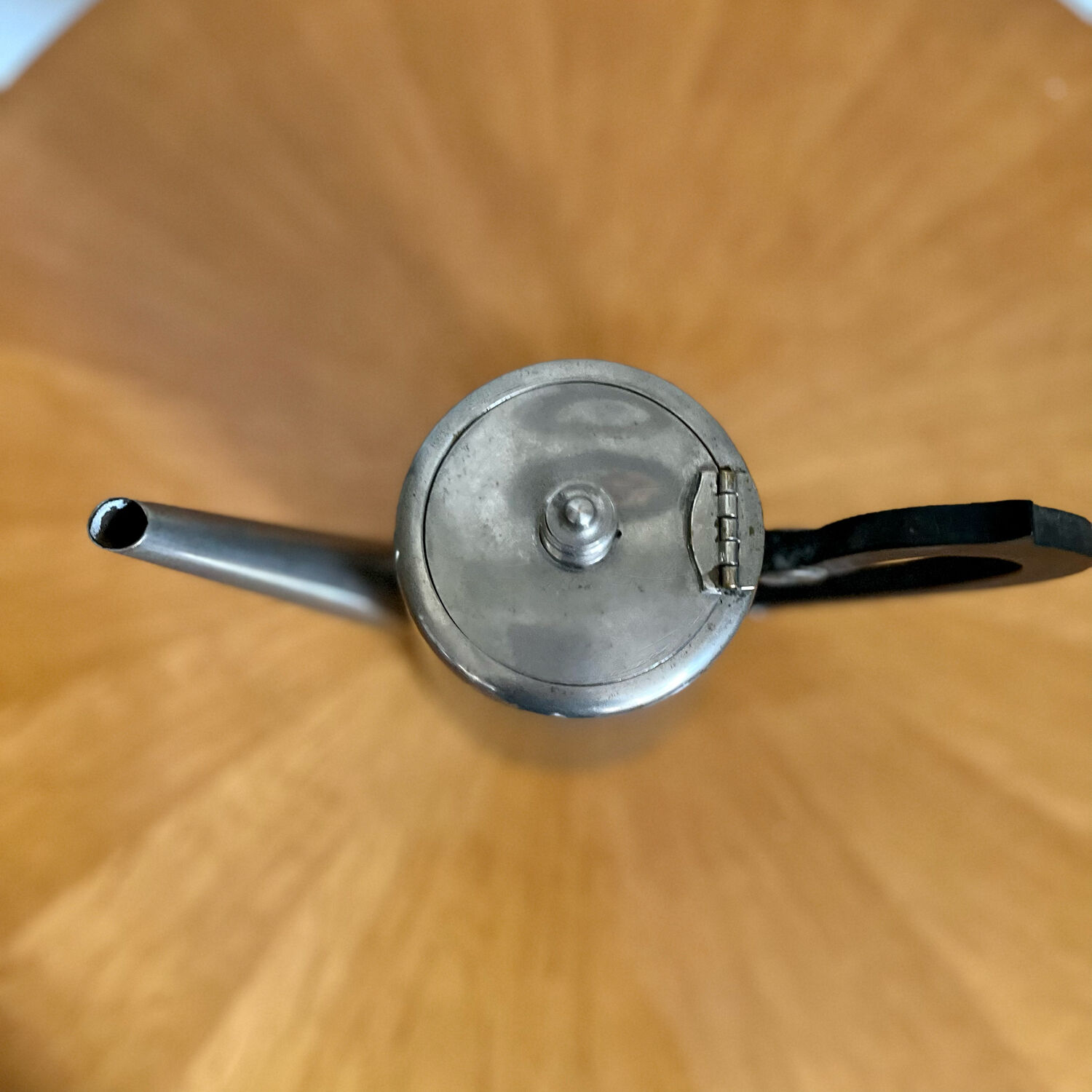 Cafetière Art Deco en métal argenté