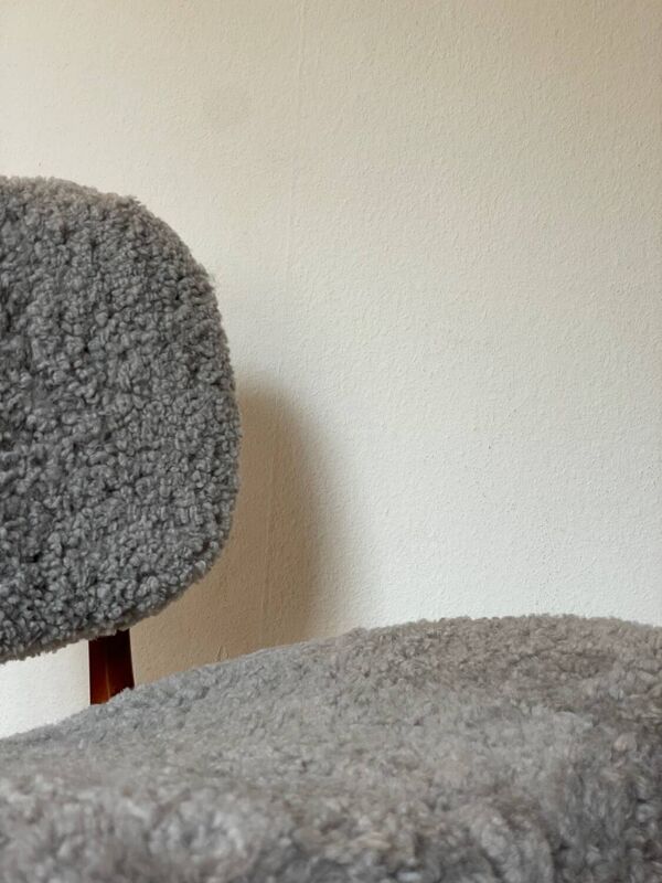 Fauteuil lounge danois du milieu du siècle en peau de mouton années 50