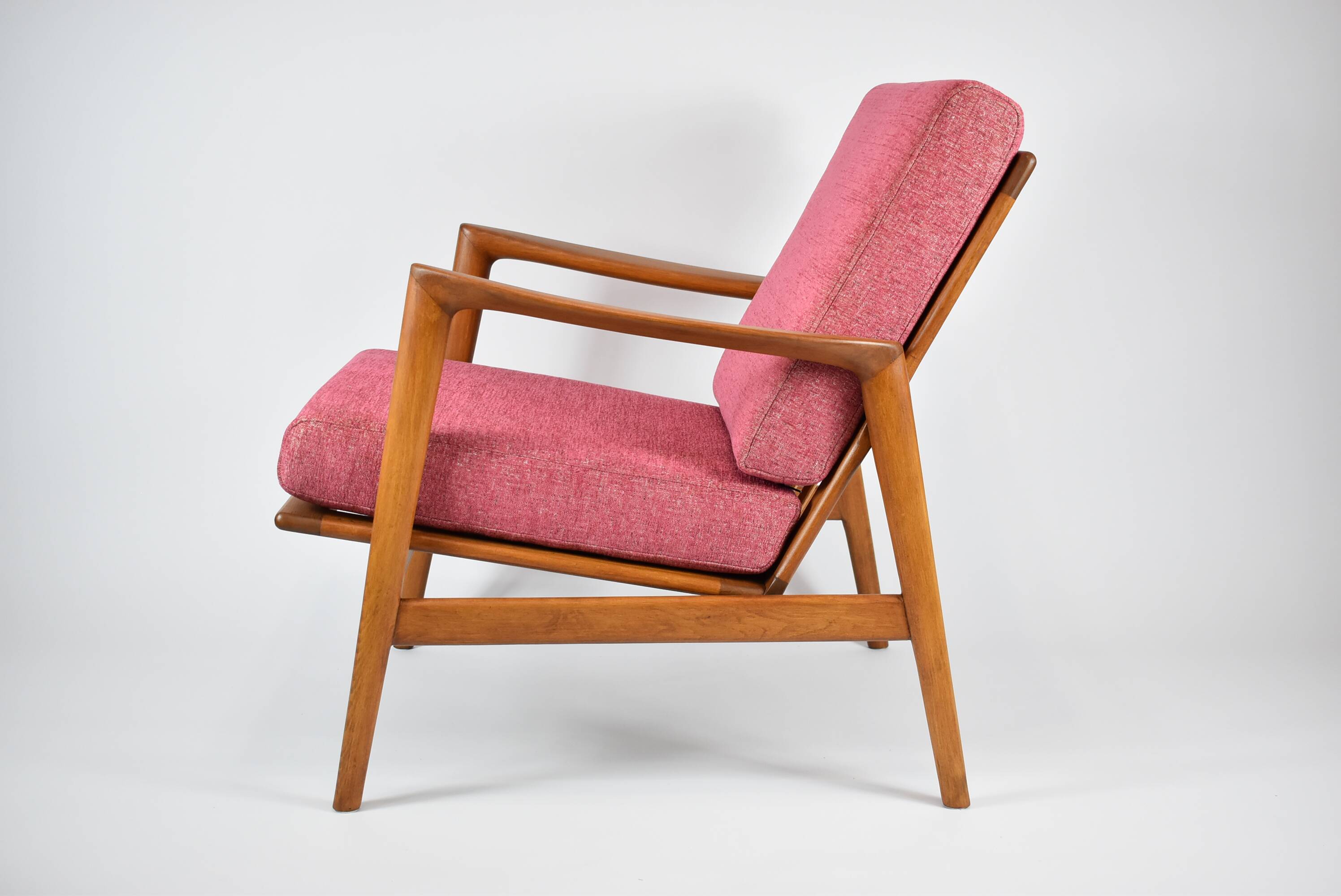 Original scandinavian armchair Stefan, restored, 1960s icon, pink