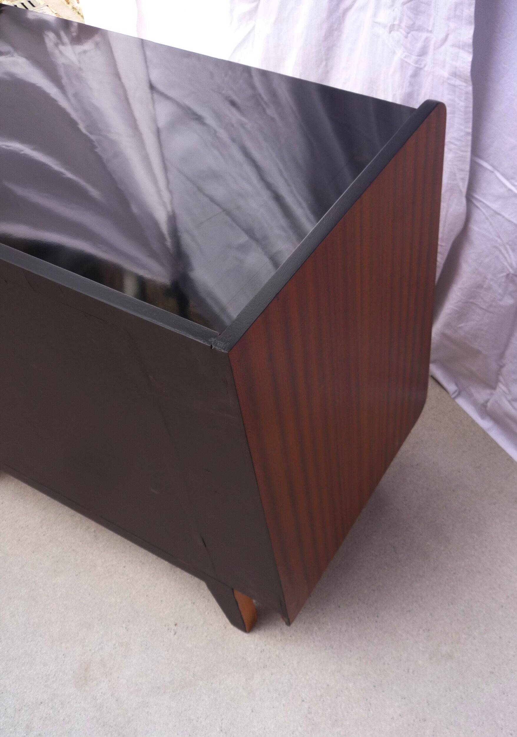 Vintage 4-drawer chest of drawers