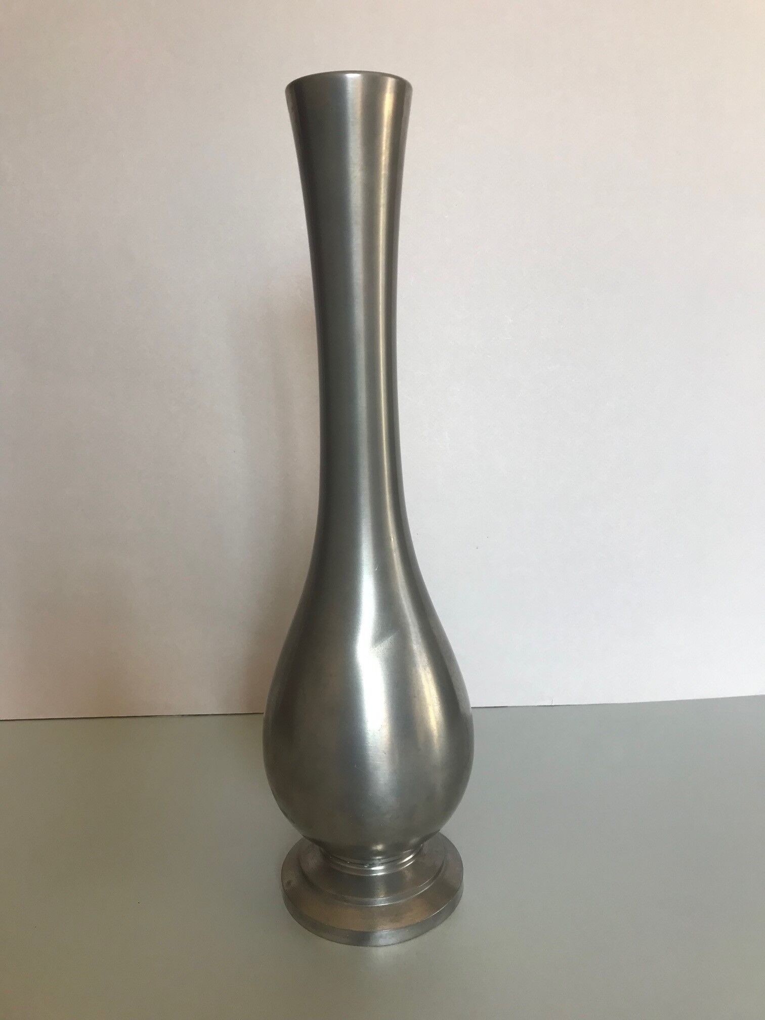 Vase soliflore étain