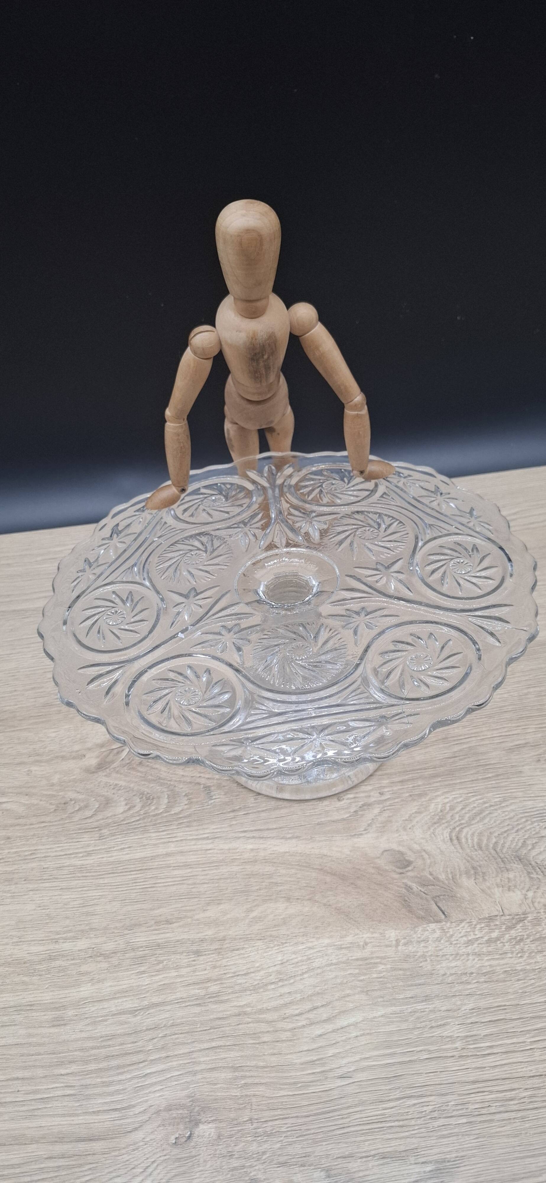 Manage transparent cake pie footed dish