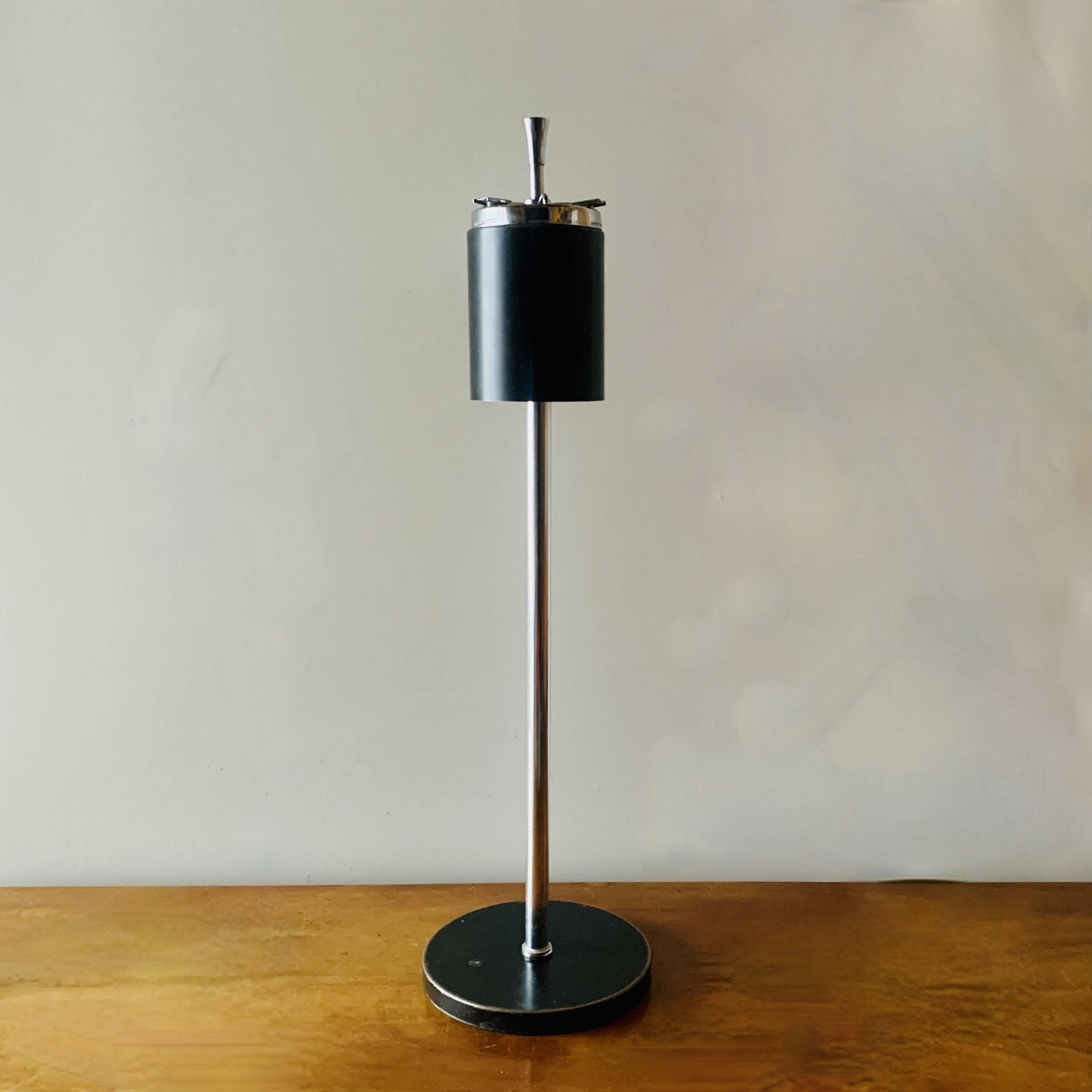 Vintage metal ashtray - push up