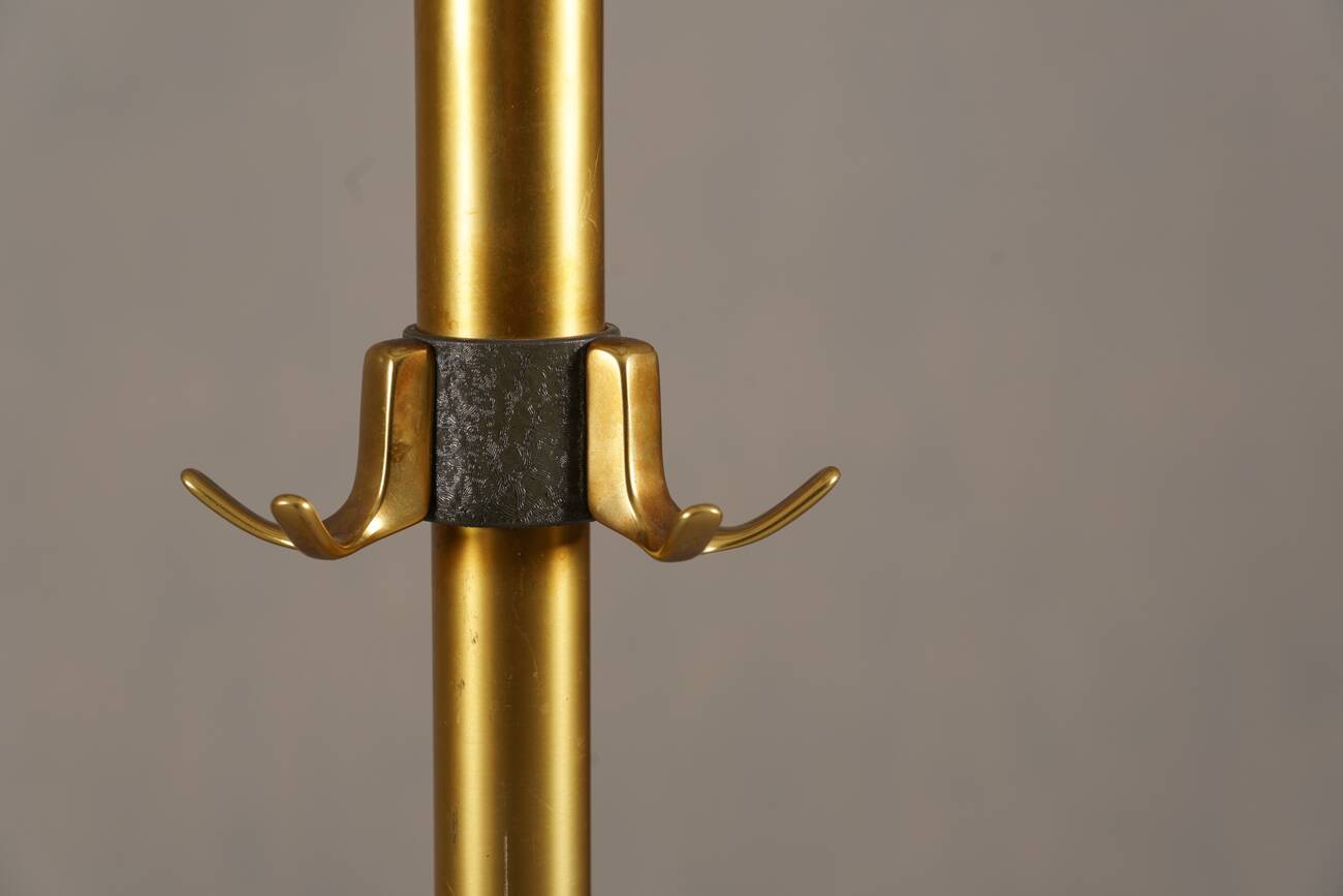 Porte-manteau en laiton et métal vintage par Jacques Adnet, France, années 1950.