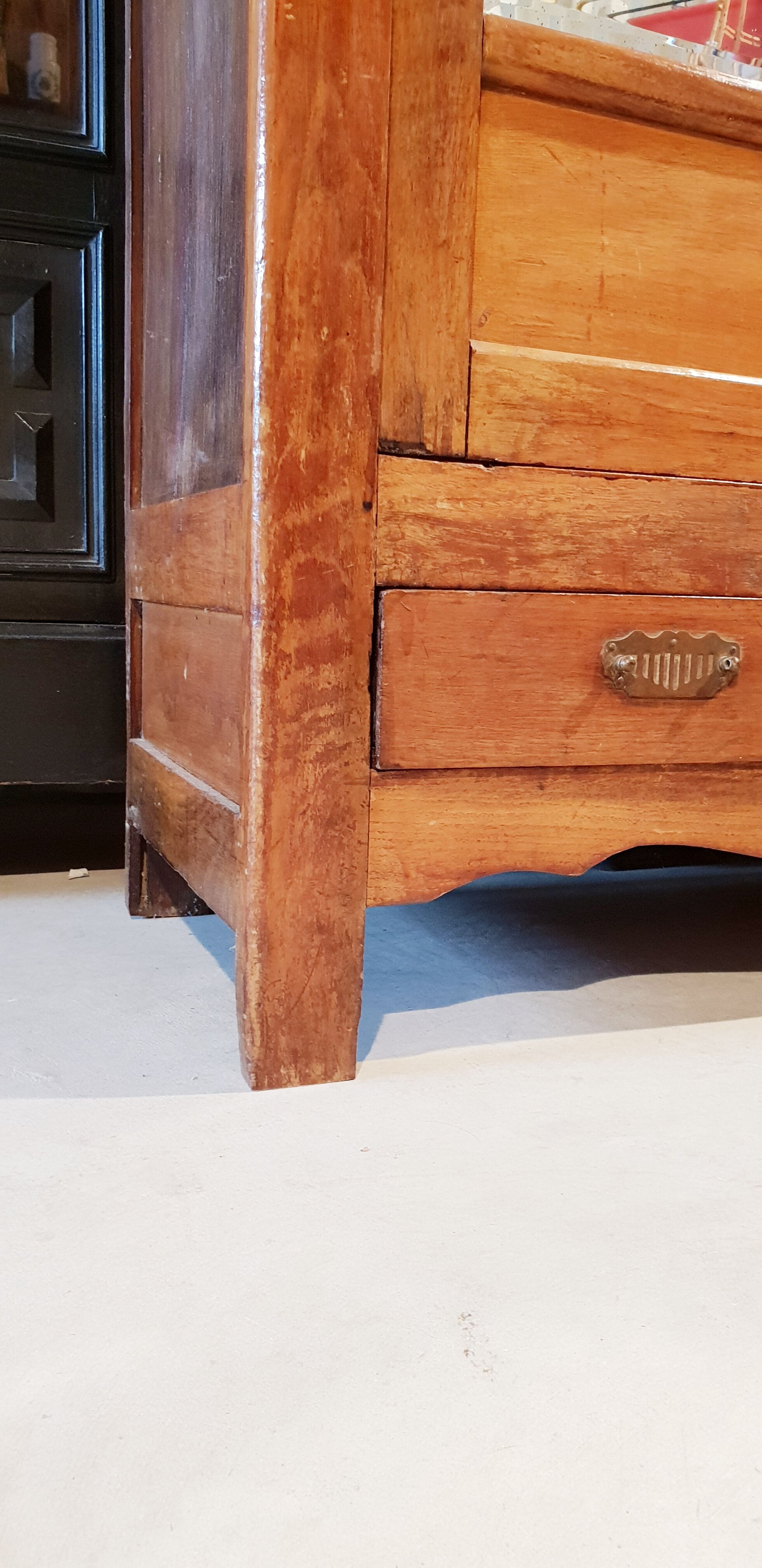 Armoire vintage