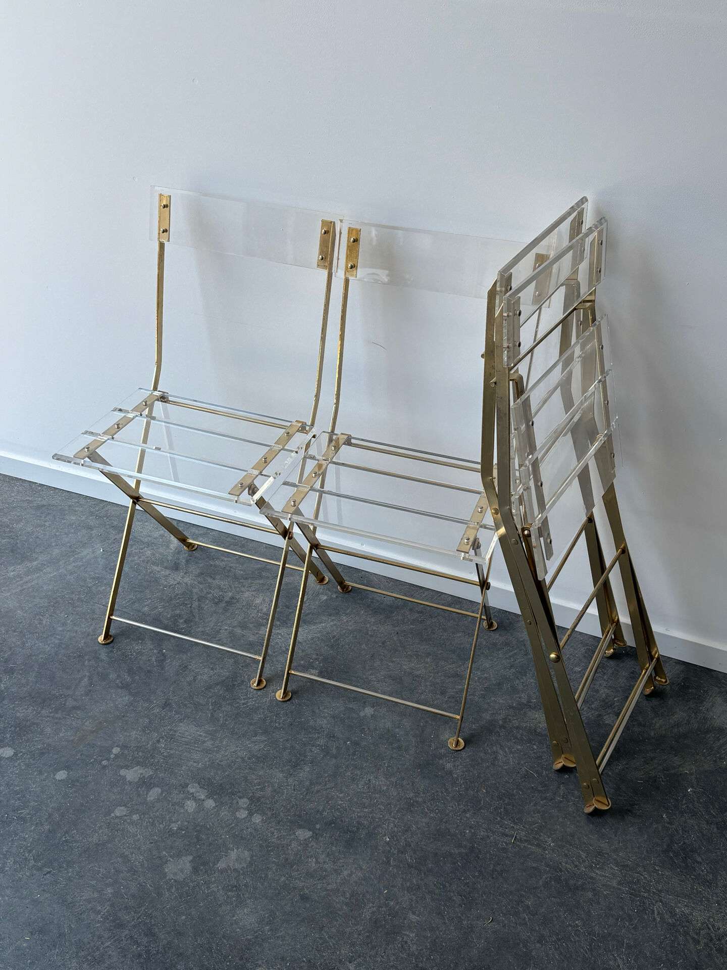 4 chaises pliantes « les invisibles » pour Marais international 1970