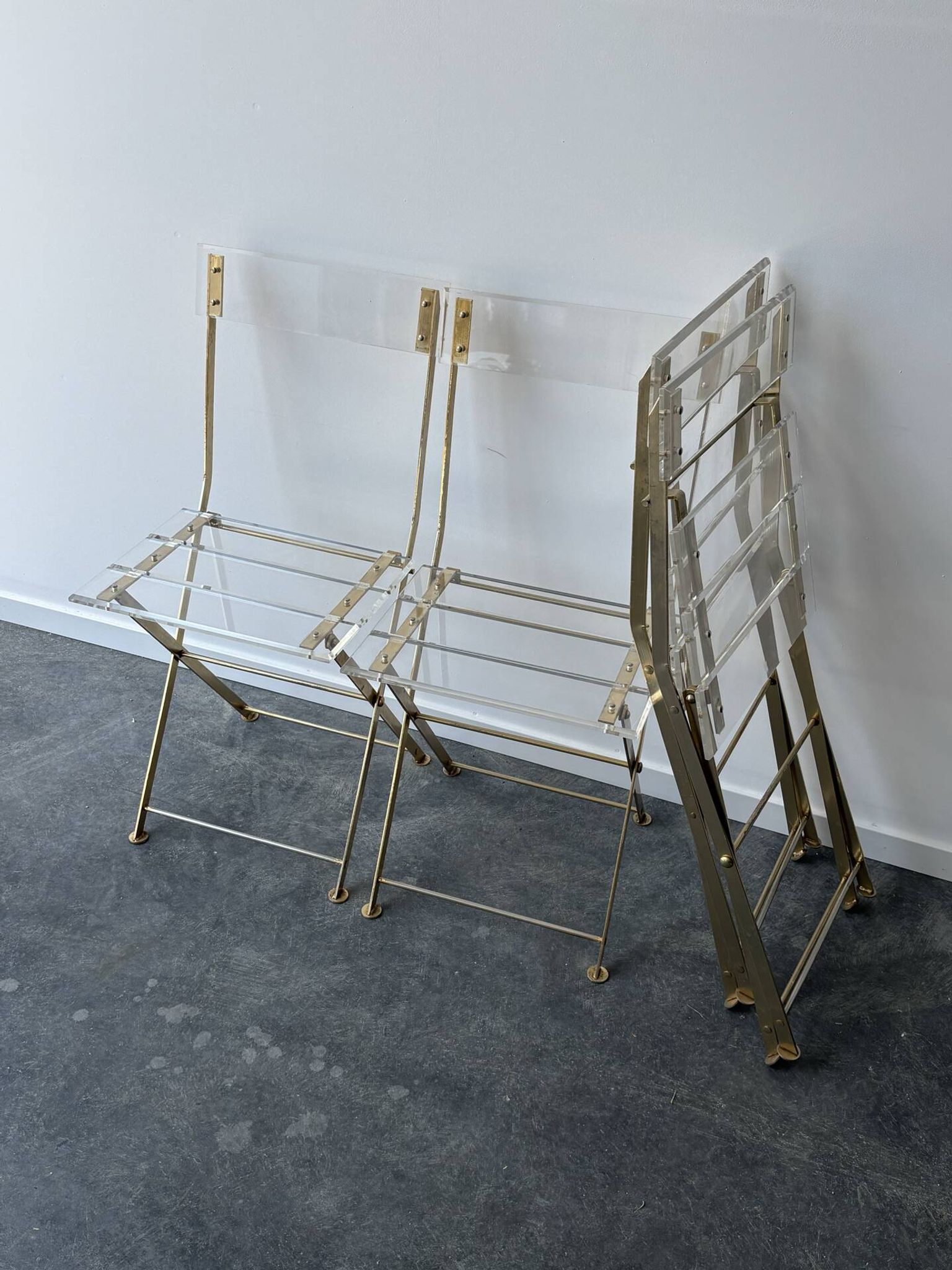 4 chaises pliantes « les invisibles » pour Marais international 1970