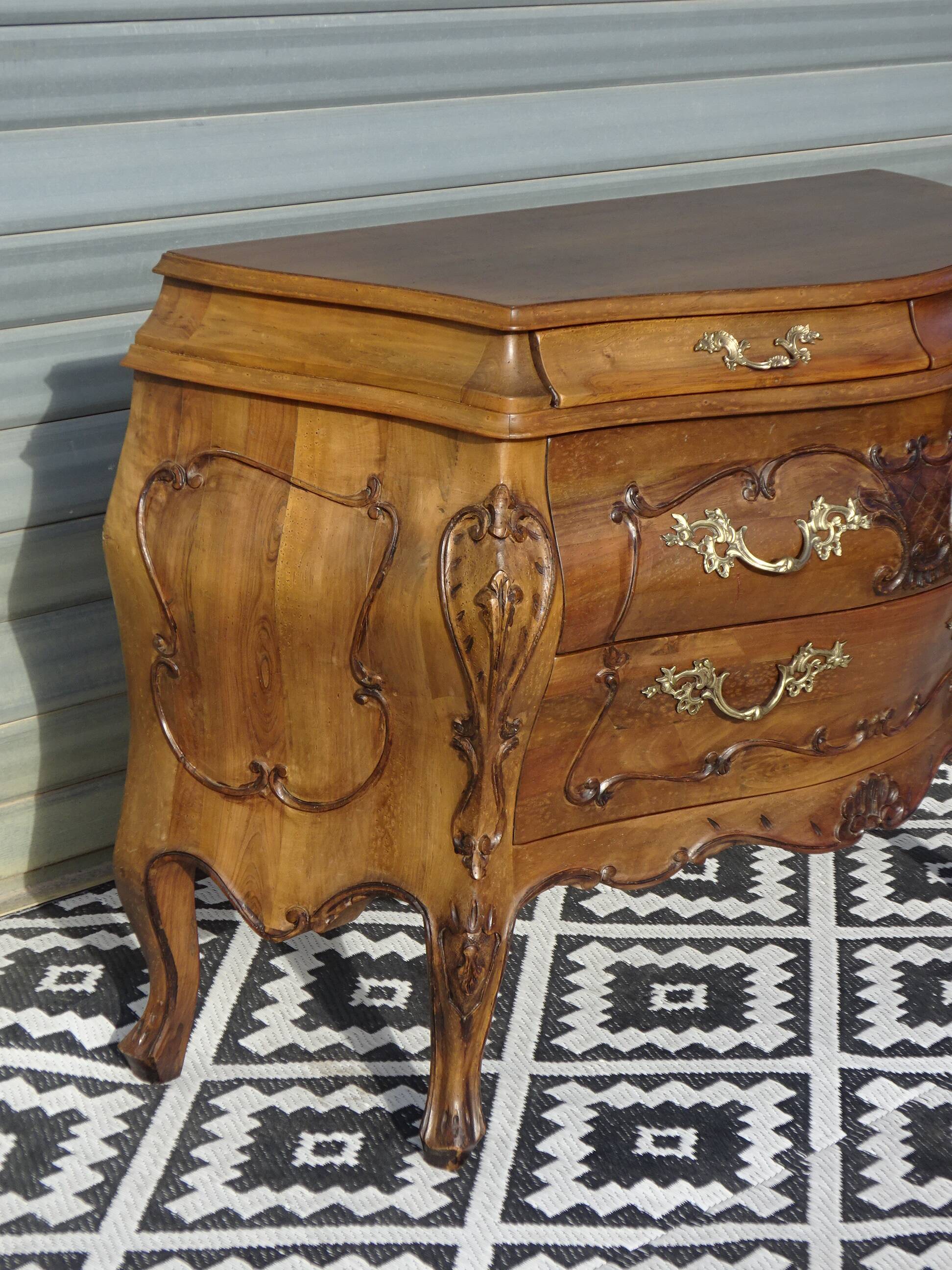 Coffin-style chest of drawers in walnut
