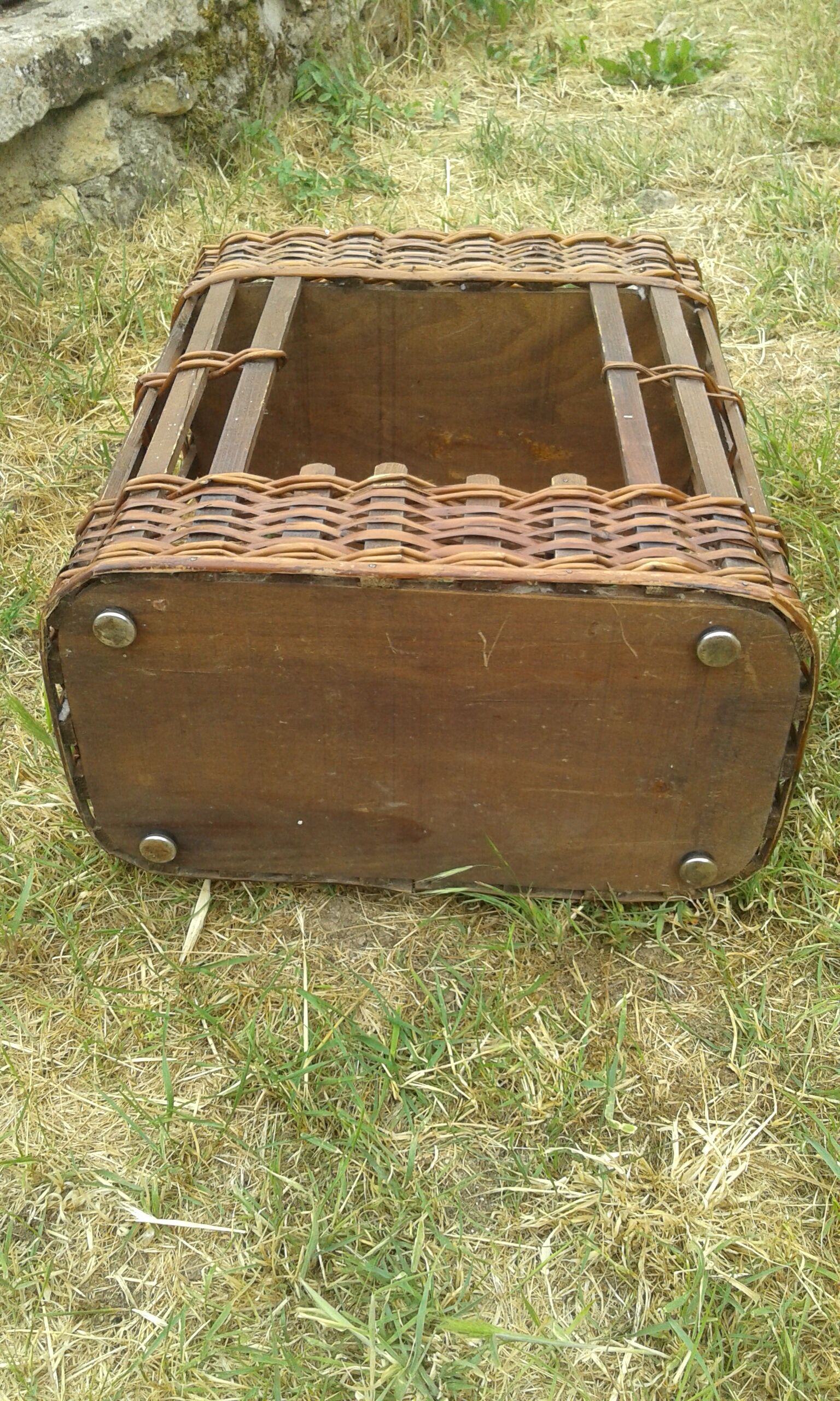 Rattan bottle bar with handle