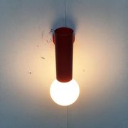 Paire d'appliques rouges minimalistes du milieu du siècle