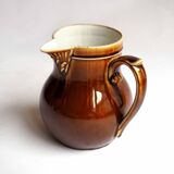 Pitcher with side handle